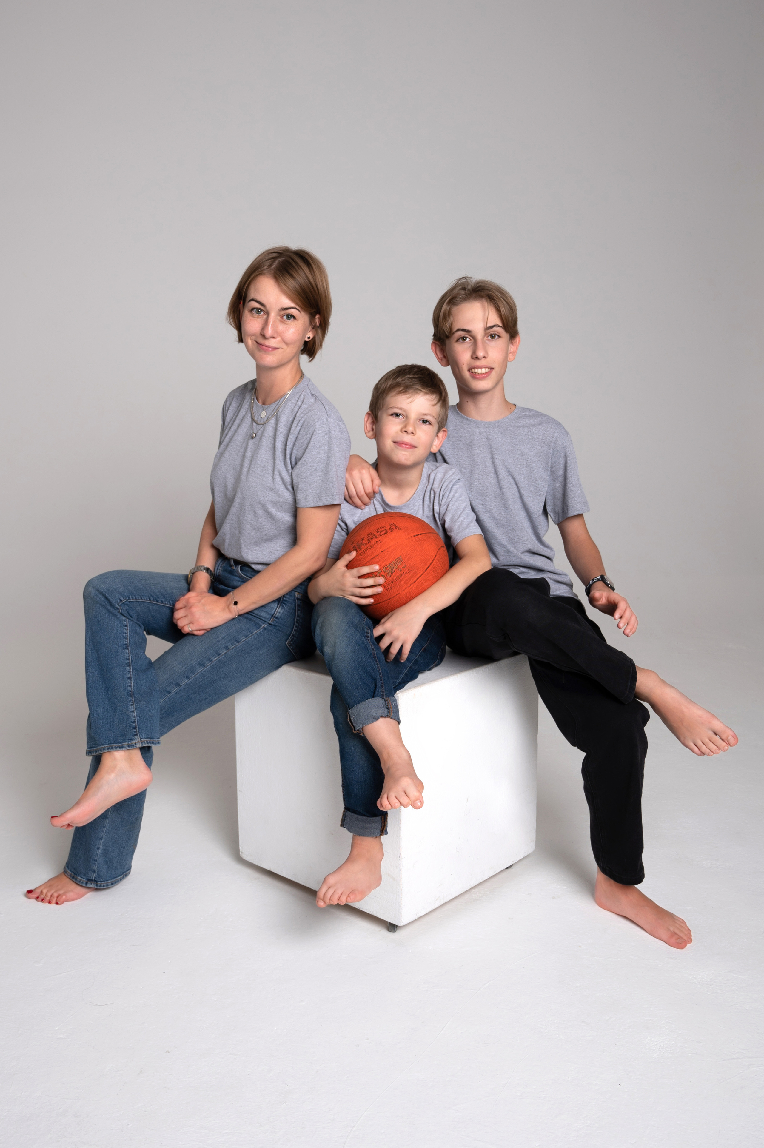 семейная фотосессия на циклораме