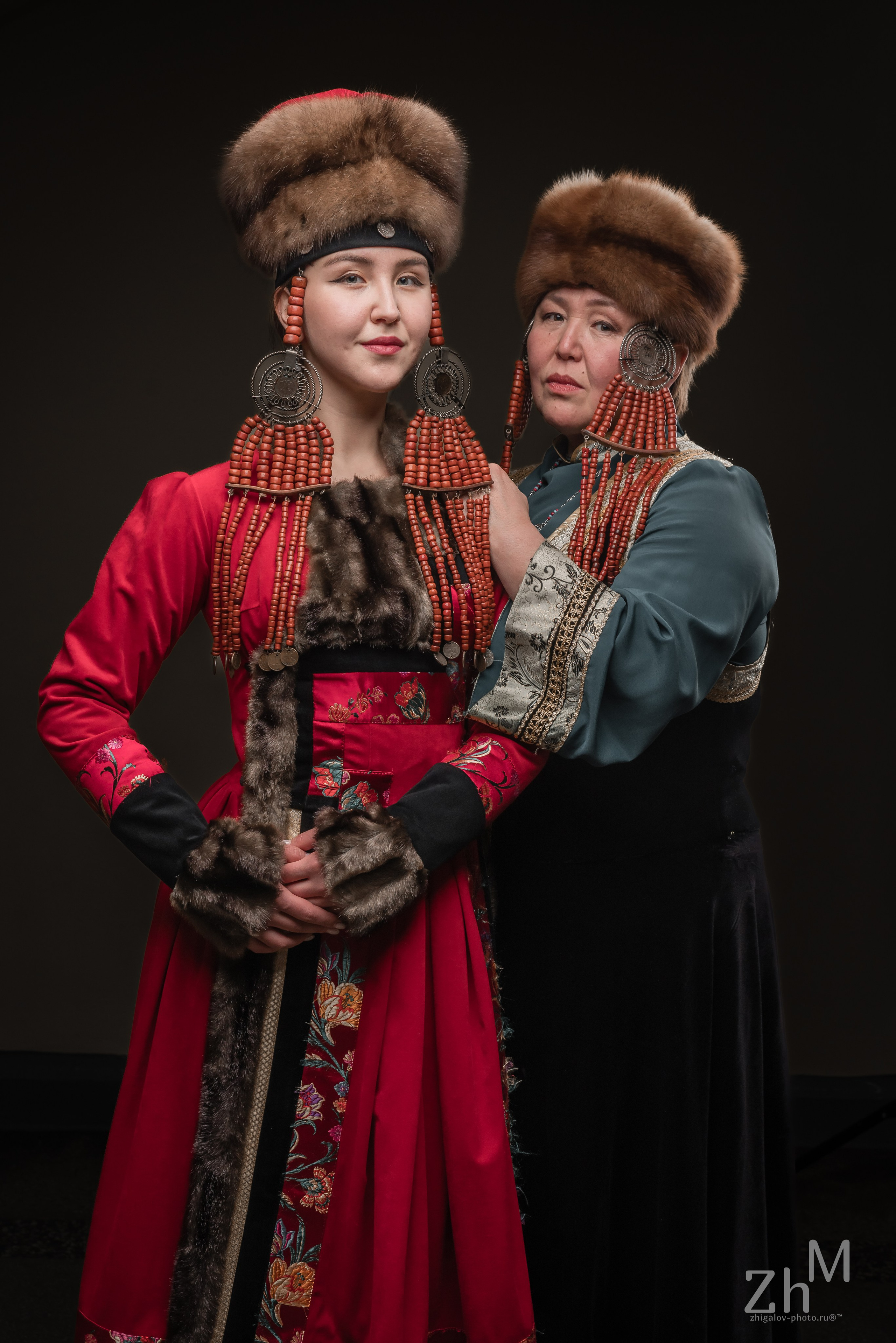 Съёмка в бурятских национальных костюмах. Семейный и свадебный фотограф в Иркутске Максим Жигалов