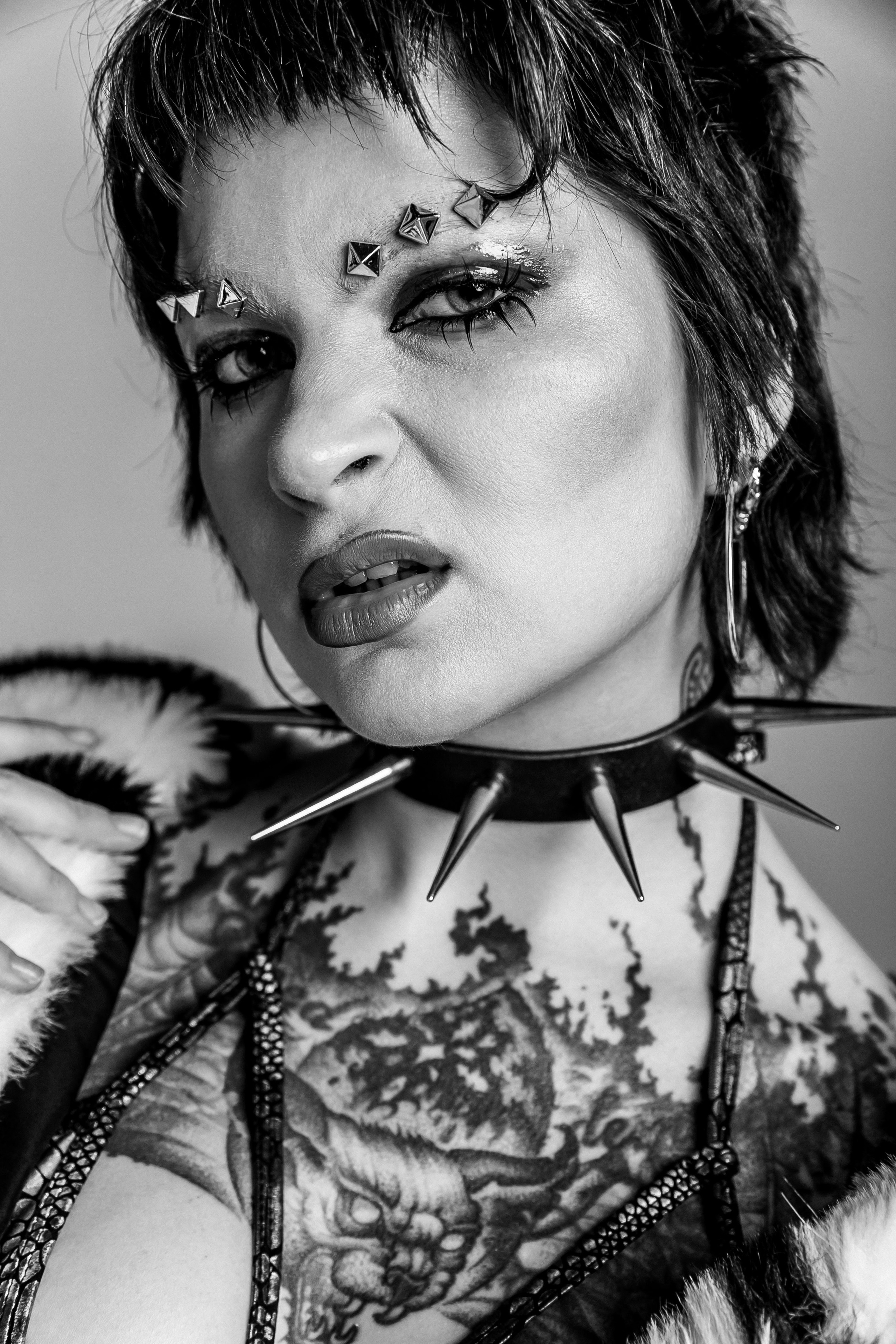 Фотосессия в студии с телевизорами. Свадебный фотограф в Москве Элина Ларченкова. Фото, которые цепляют