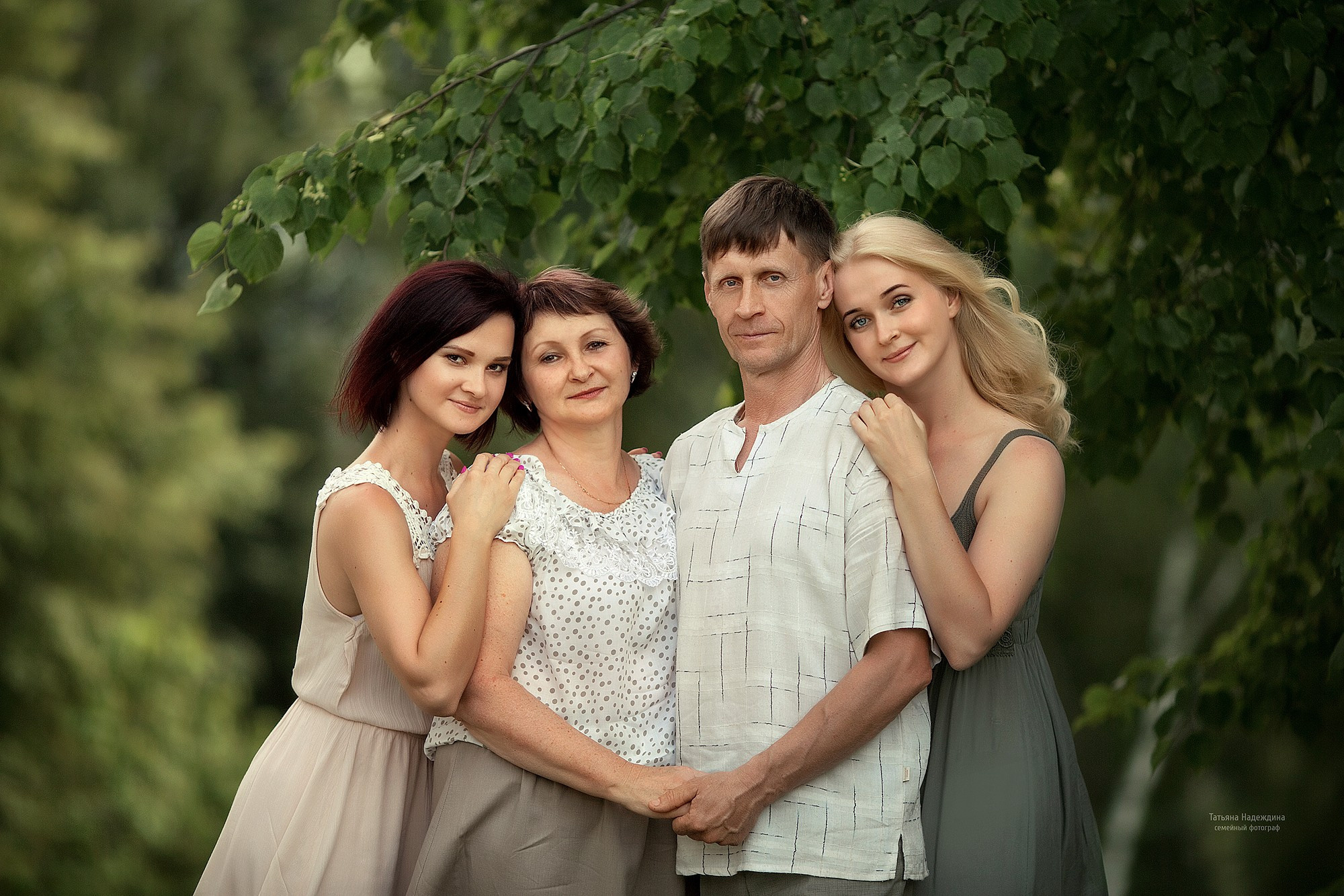 Family photo shoot in nature. Tatyana Nadezhdina Family photographer