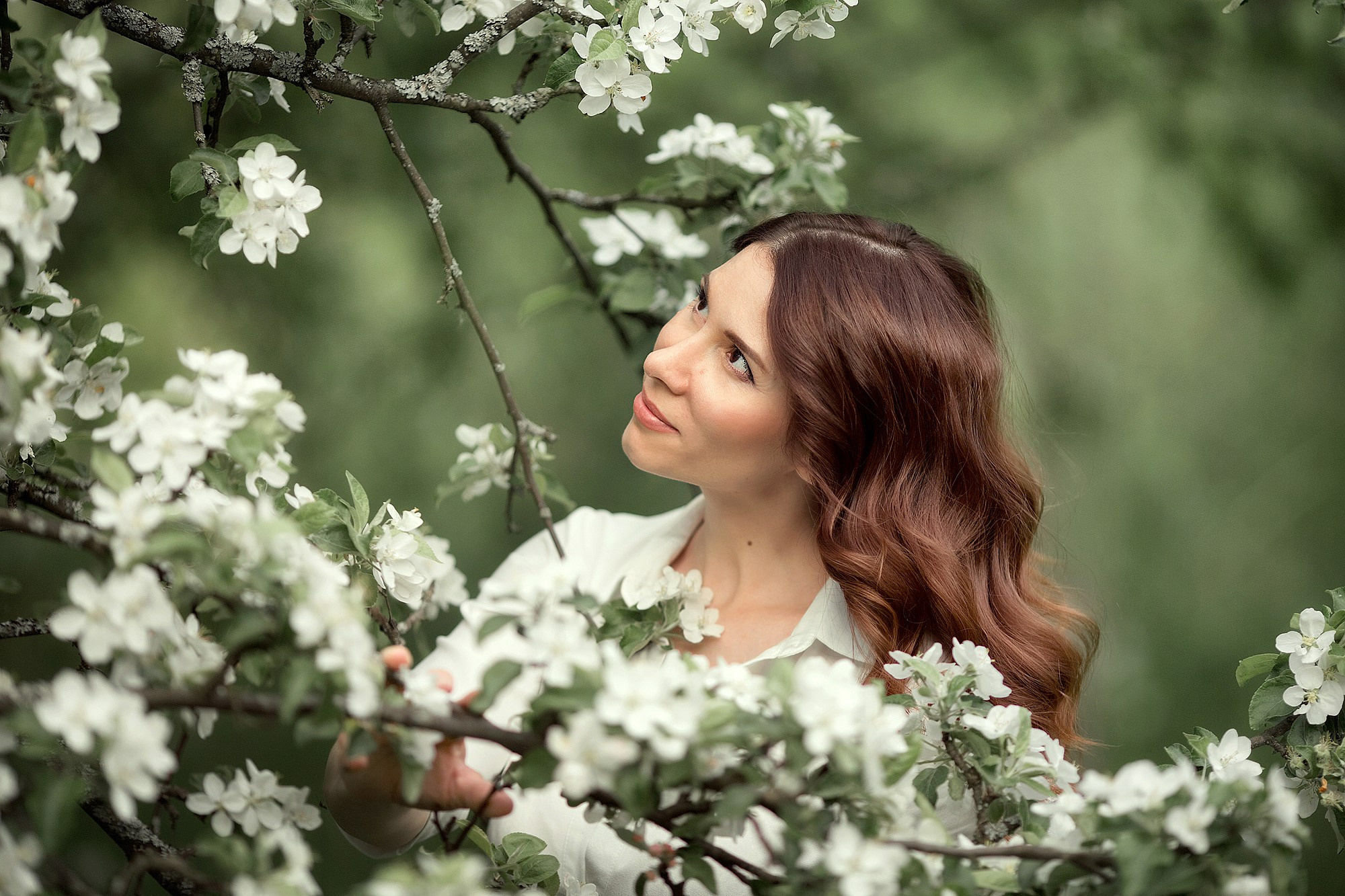 Семейная фотосессия в цветущем саду. Tatyana Nadezhdina Family photographer