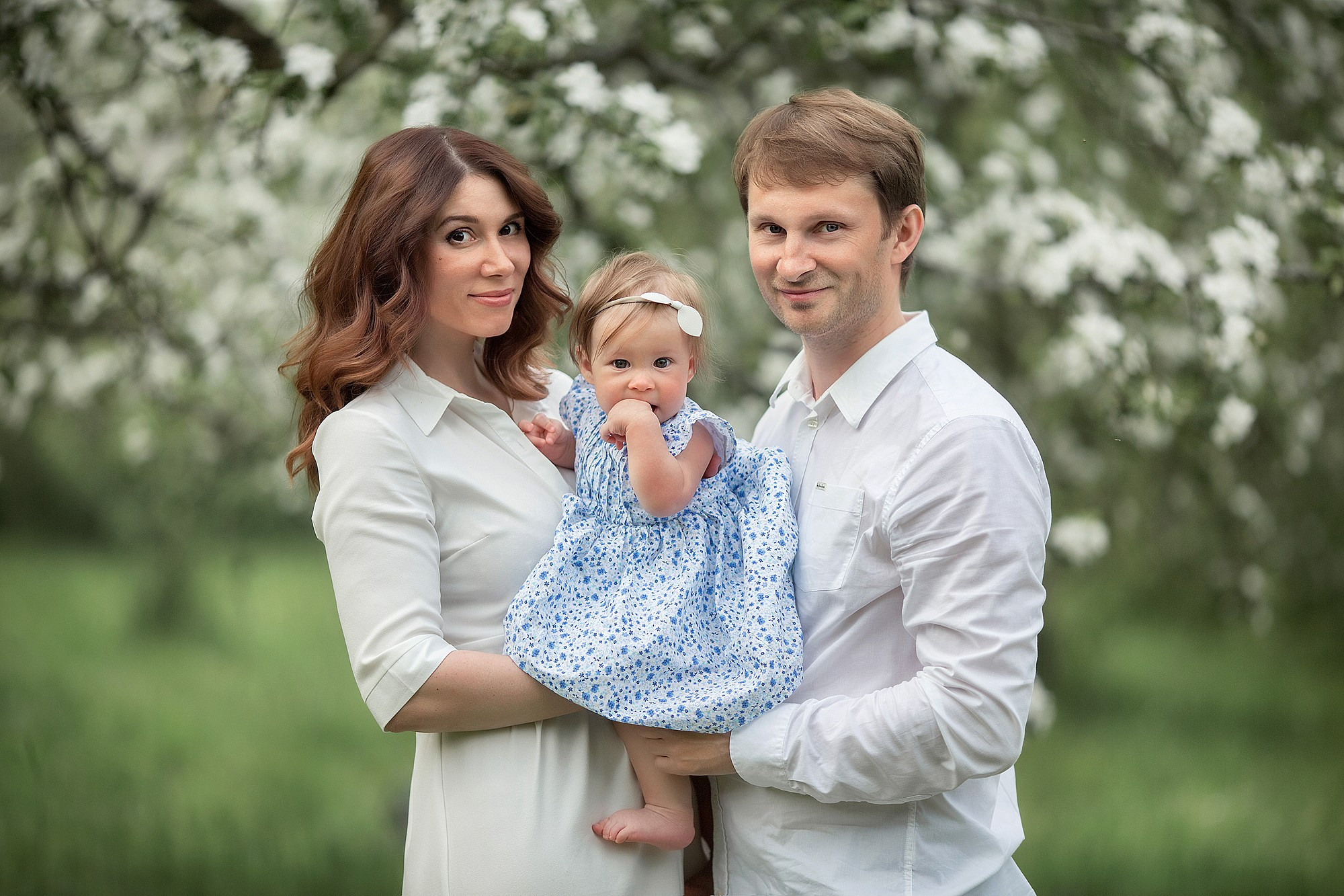 Семейная фотосессия в цветущем саду. Tatyana Nadezhdina Family photographer