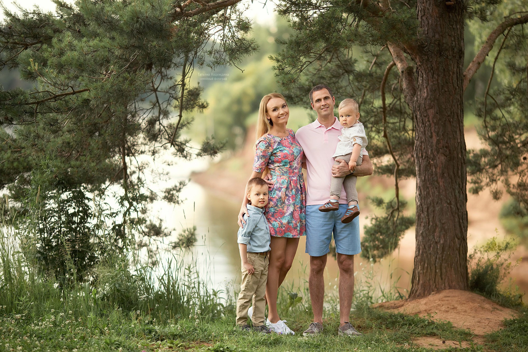 Family photo shoot in nature. Tatyana Nadezhdina Family photographer