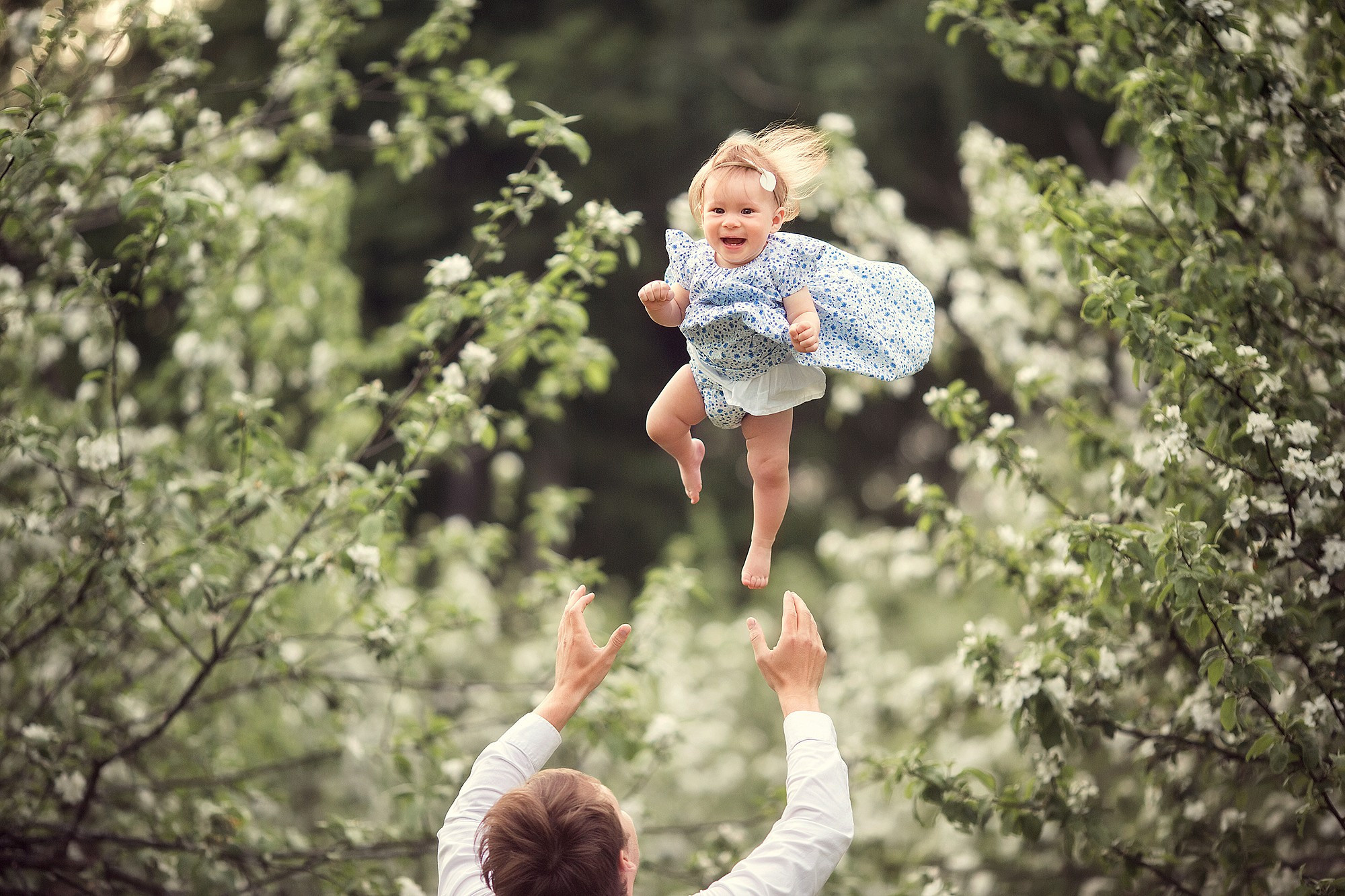 Семейная фотосессия в цветущем саду. Tatyana Nadezhdina Family photographer