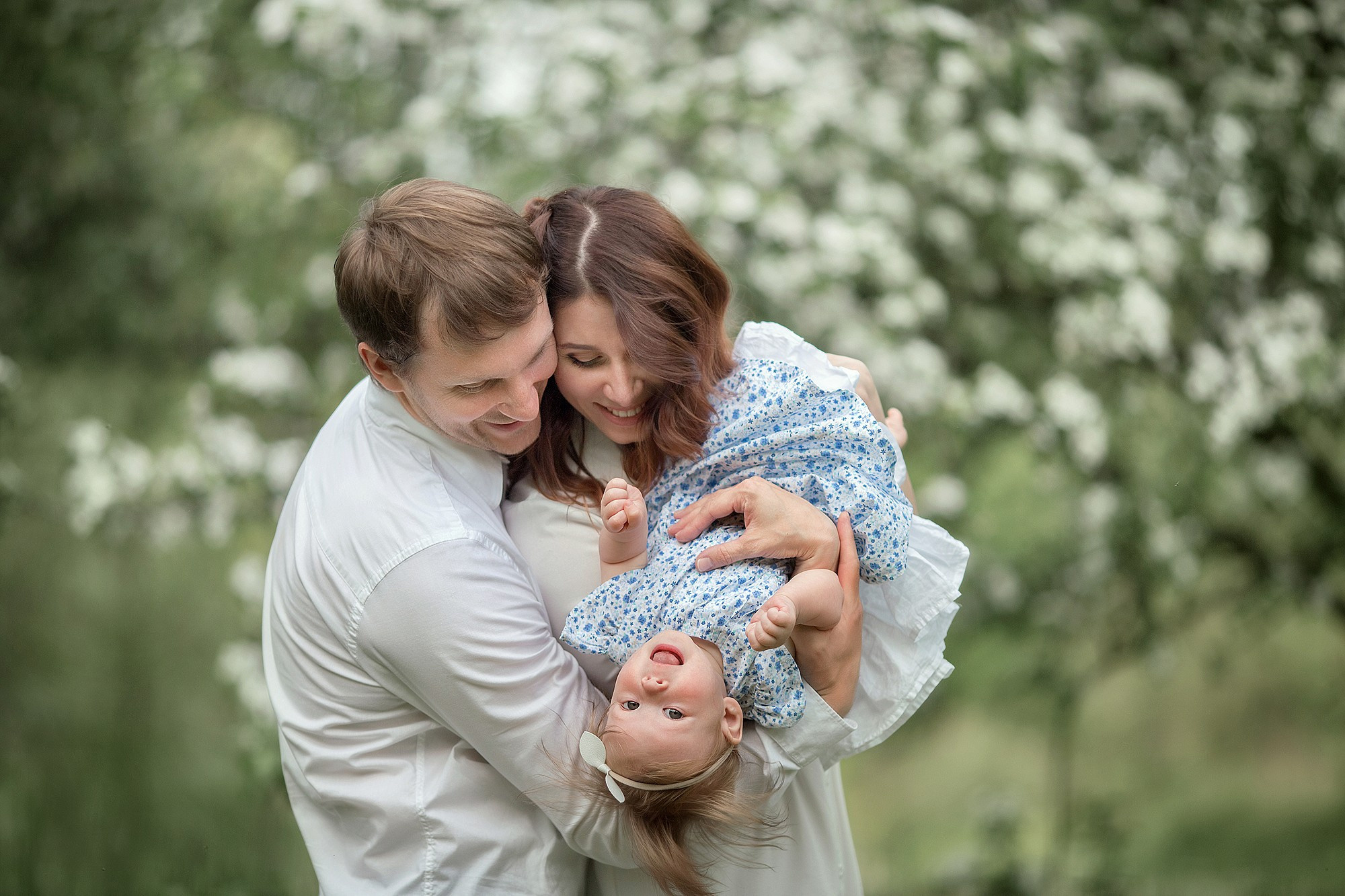 Семейная фотосессия в цветущем саду. Tatyana Nadezhdina Family photographer