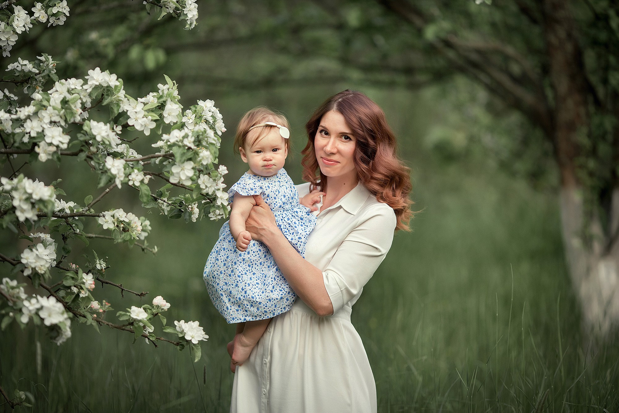 Семейная фотосессия в цветущем саду. Tatyana Nadezhdina Family photographer