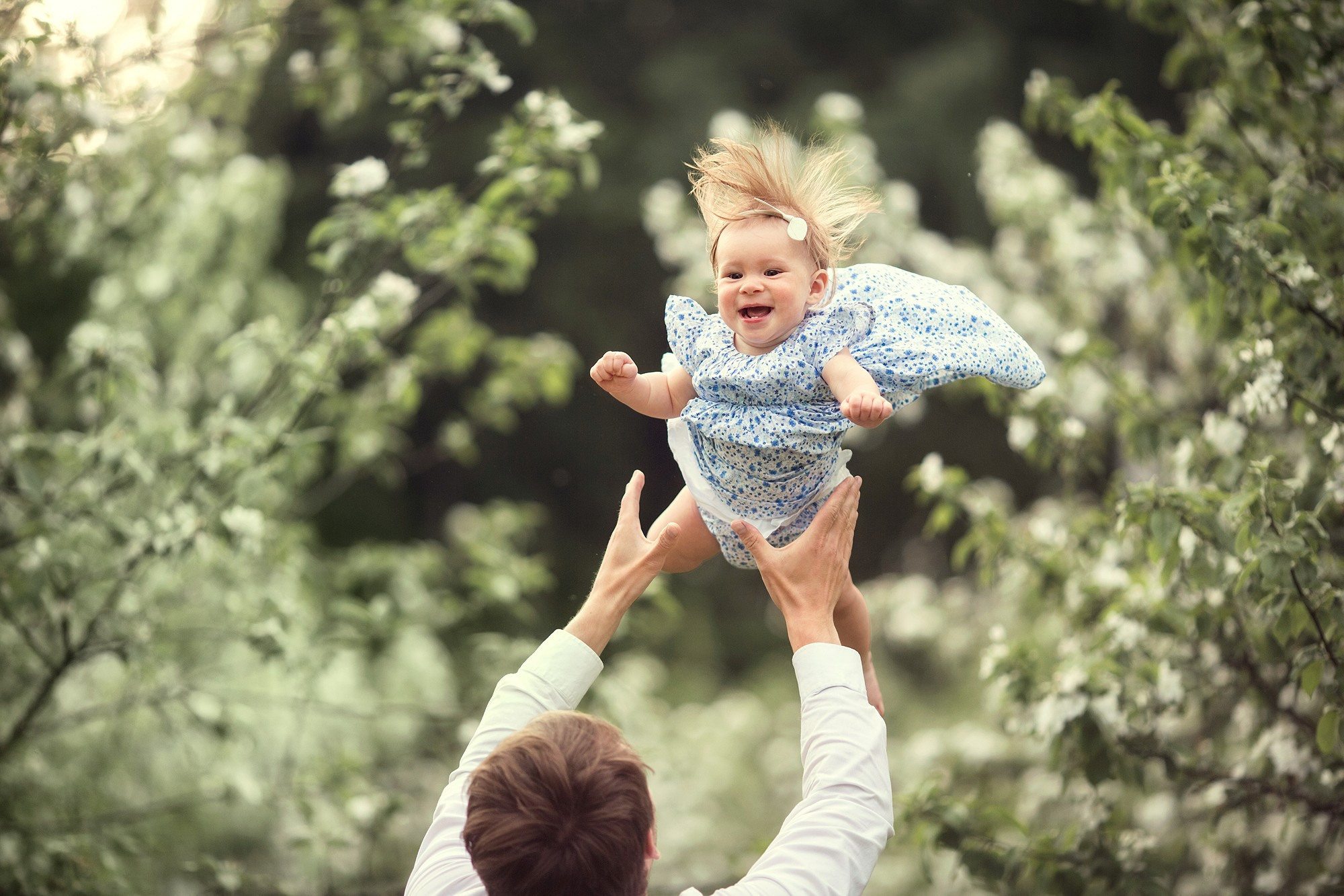 Семейная фотосессия в цветущем саду. Tatyana Nadezhdina Family photographer