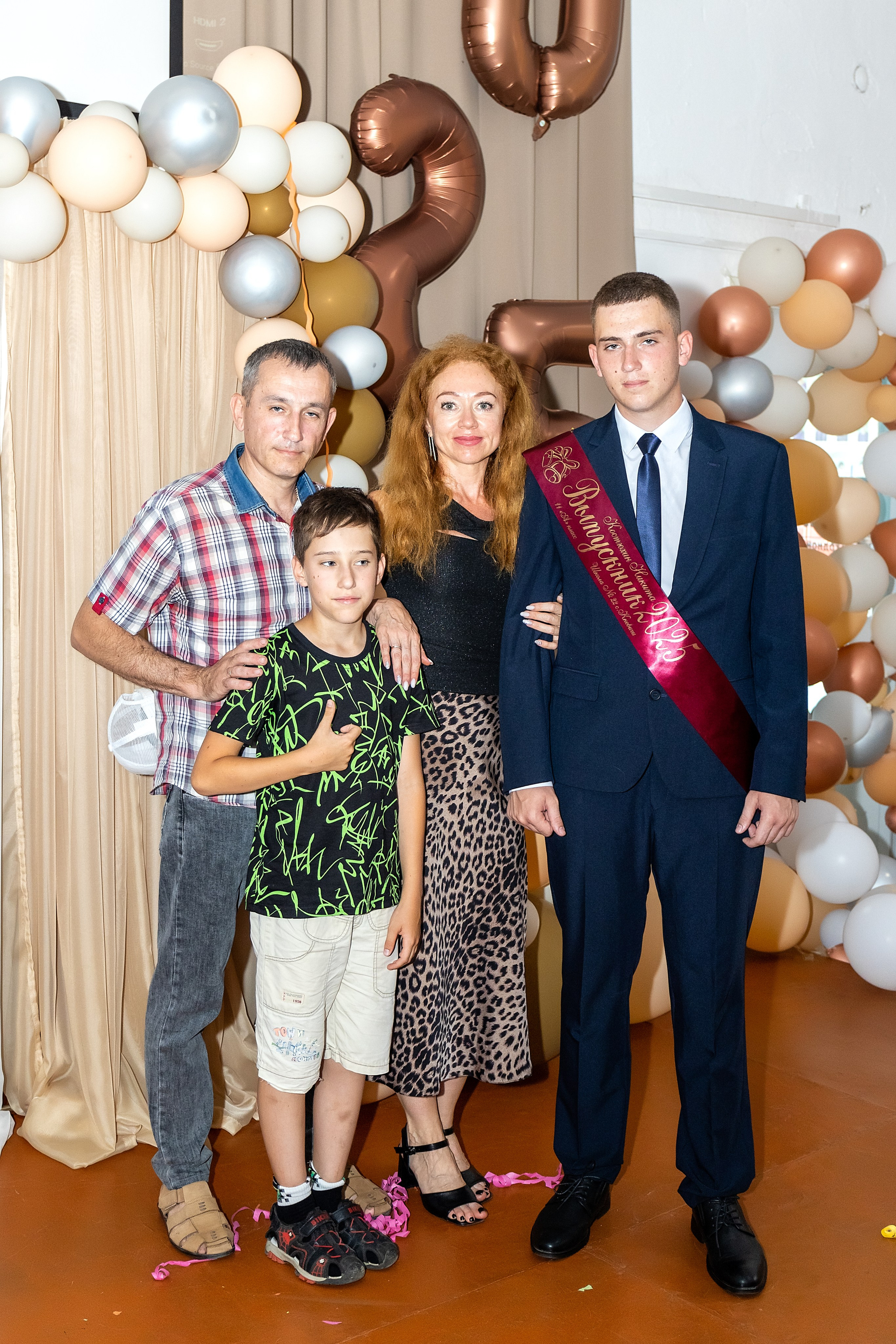 Выпускной. Школа 22, 11 класс. Стильный выпускной альбом Владивосток фотограф Вероника Мигачева