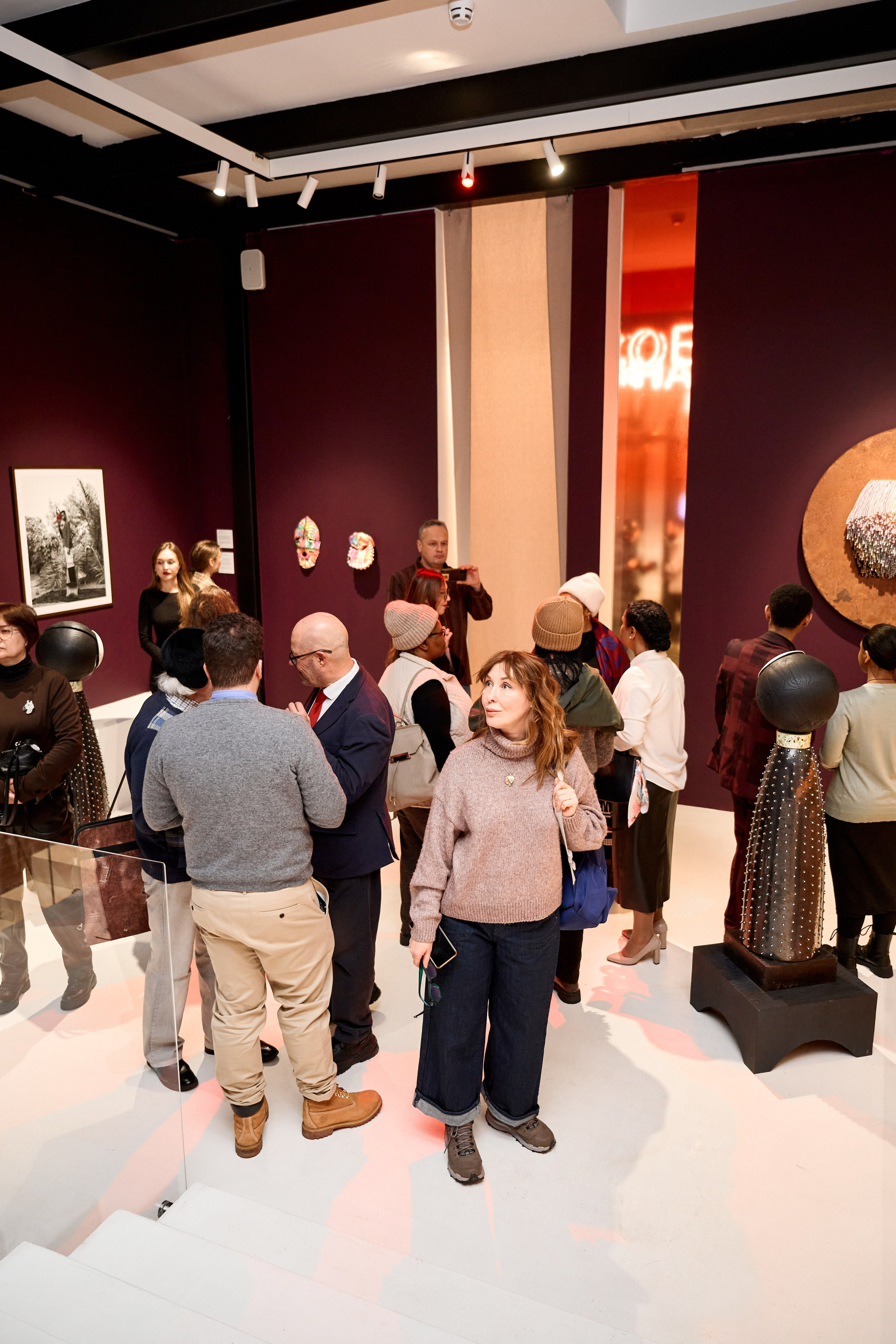 Ольга Михальчук с куратором выставки Марией Дубодел. Ольга Михальчук, художница и фотограф