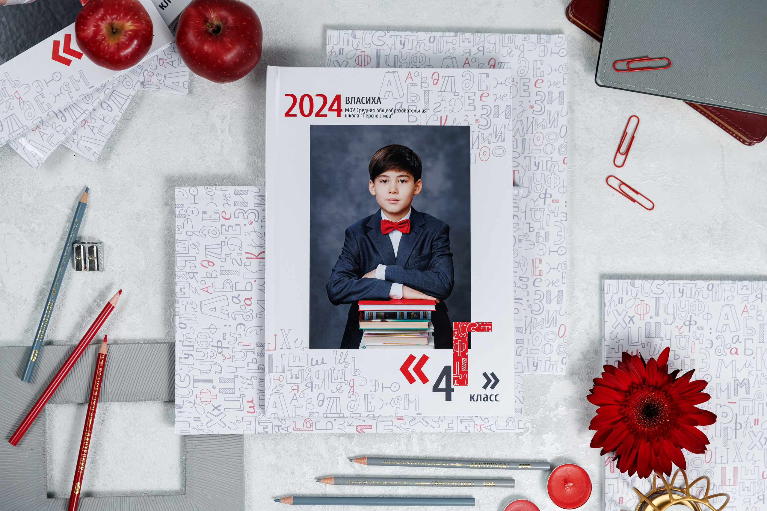 Выпускные альбомы 4 класс. Семейный и детский фотограф Комина Елена, Власиха, Одинцово