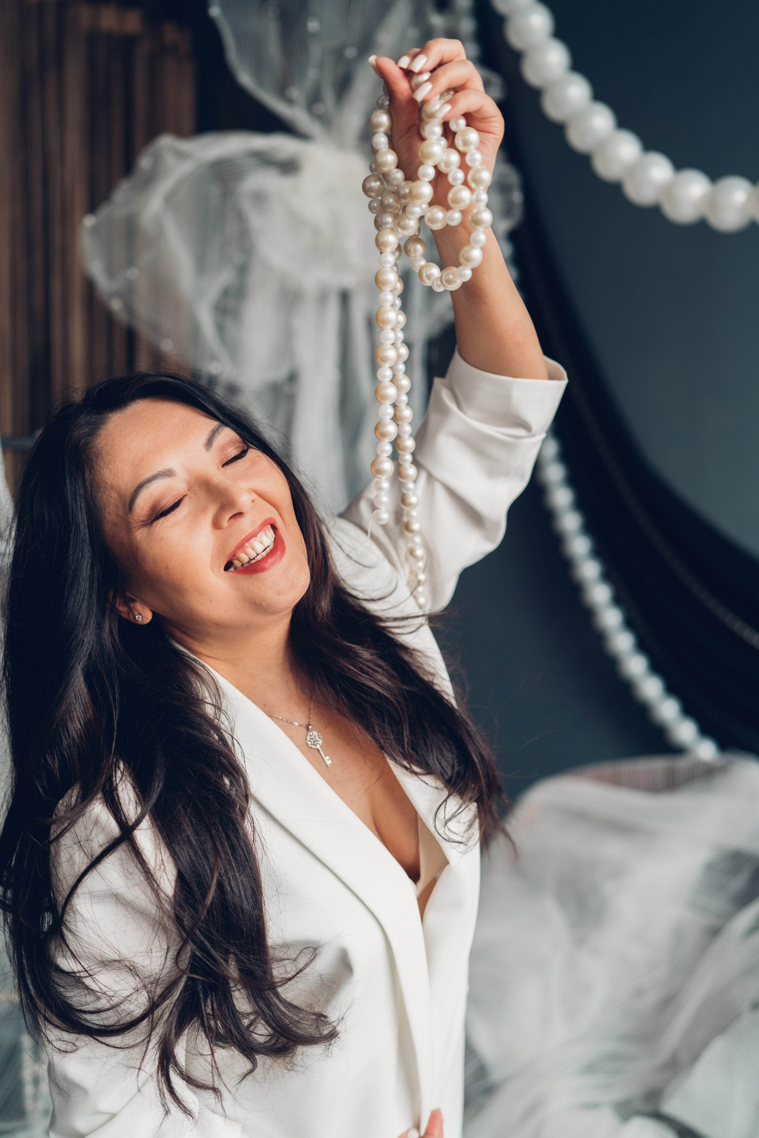 Пока девочки маленькие бусы всегда будут большими…. Профессиональный детский и семейный фотограф в Москве Диля Грошева