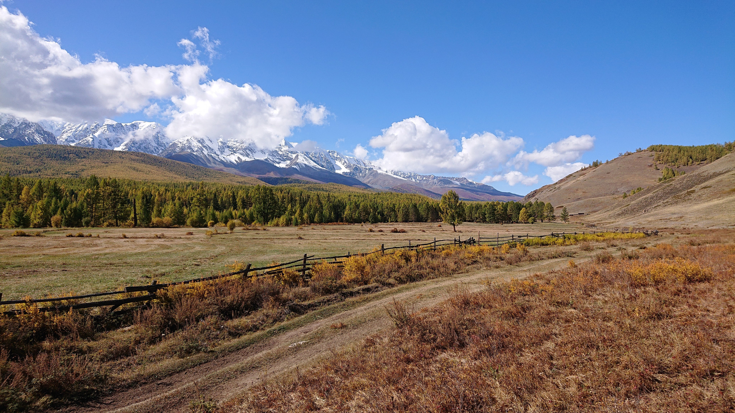 Это не фотошоп. Я видел это в горах Алтая. Семоха Валерий. Фотограф