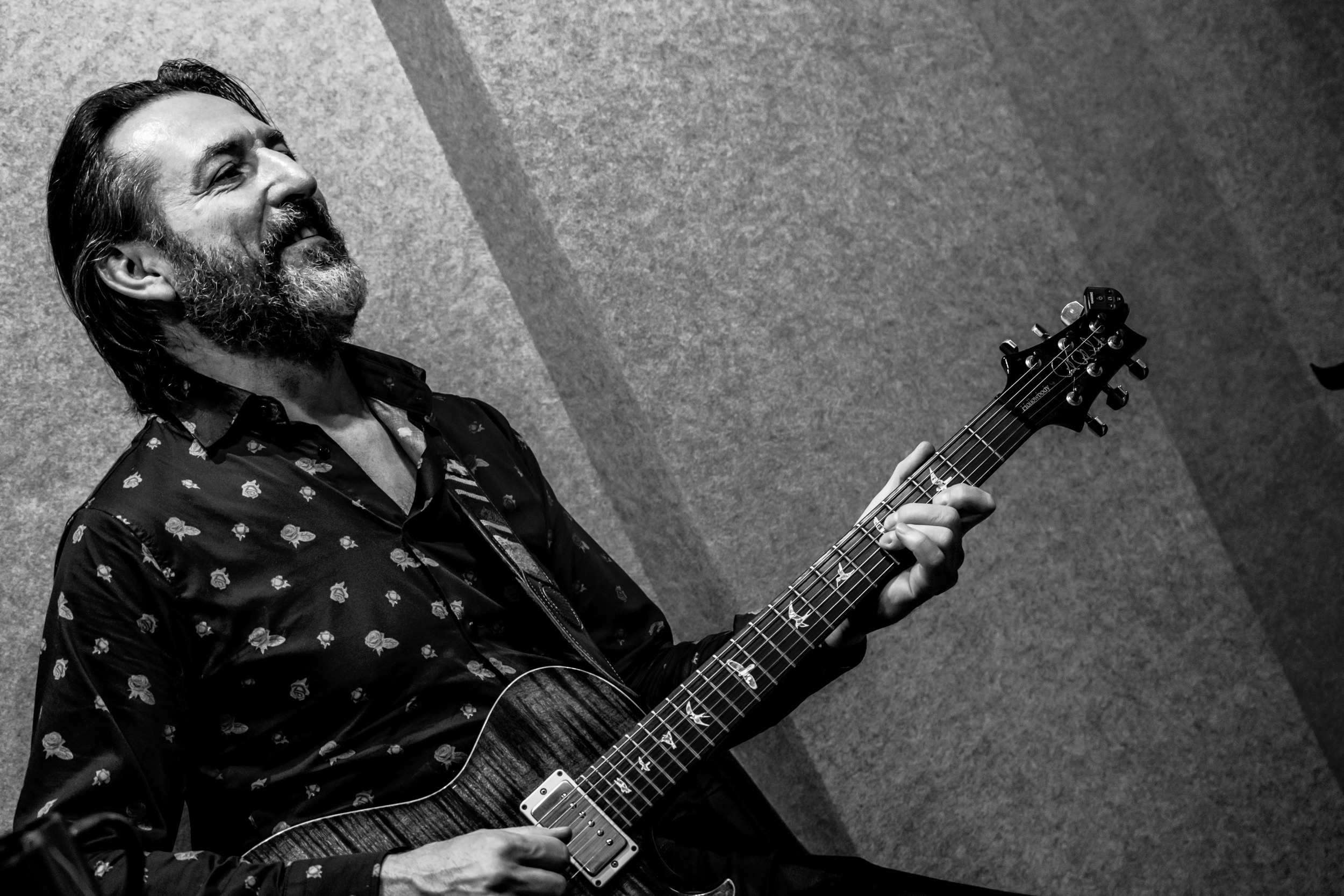 Ильдар Казаханов, Гасан Багиров и Роберт Пилякальнис в баре Лайка. Фотограф в Санкт-Петербурге и Москве Юлия Паршакова