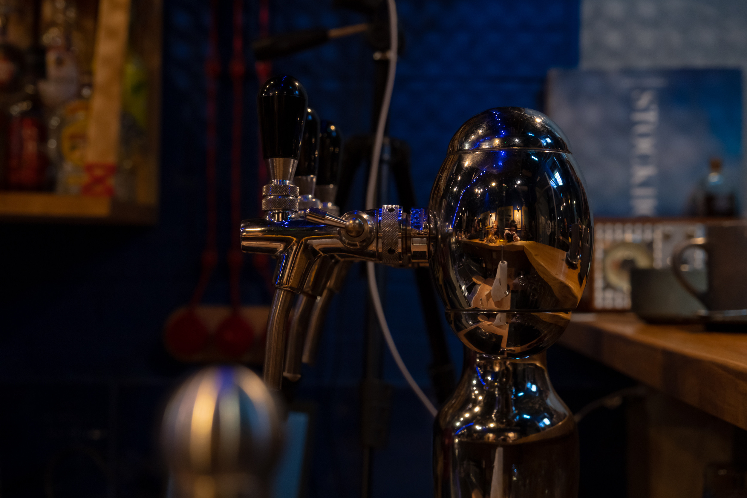 Ильдар Казаханов, Гасан Багиров и Роберт Пилякальнис в баре Лайка. Фотограф в Санкт-Петербурге и Москве Юлия Паршакова