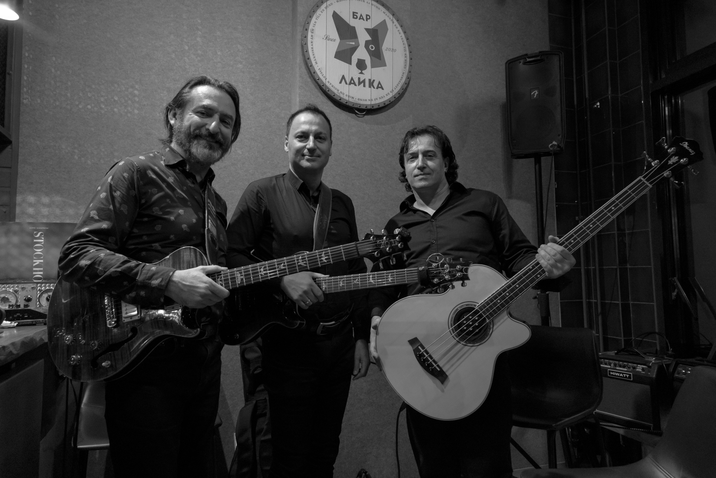 Ильдар Казаханов, Гасан Багиров и Роберт Пилякальнис в баре Лайка. Фотограф в Санкт-Петербурге и Москве Юлия Паршакова