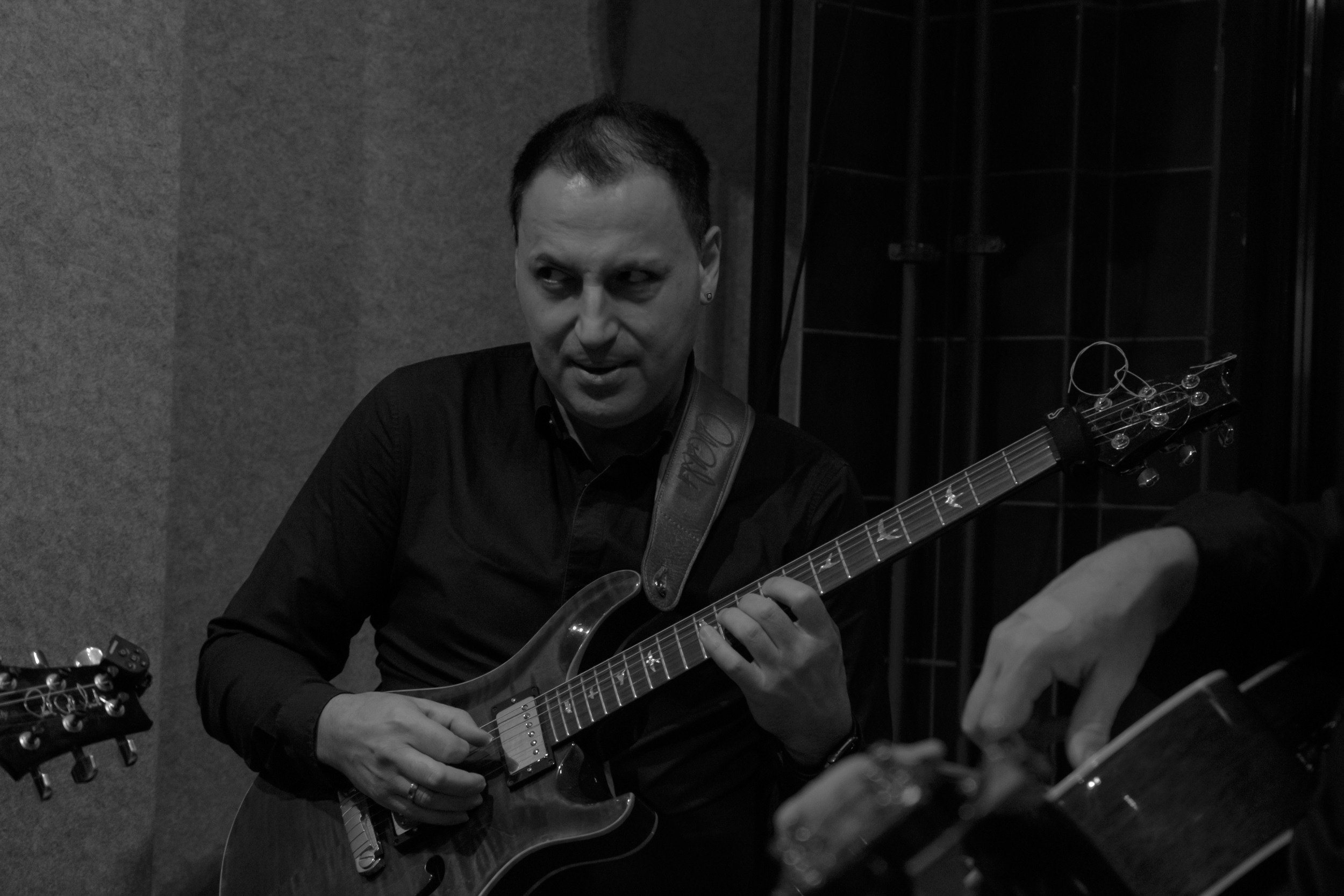 Ильдар Казаханов, Гасан Багиров и Роберт Пилякальнис в баре Лайка. Фотограф в Санкт-Петербурге и Москве Юлия Паршакова