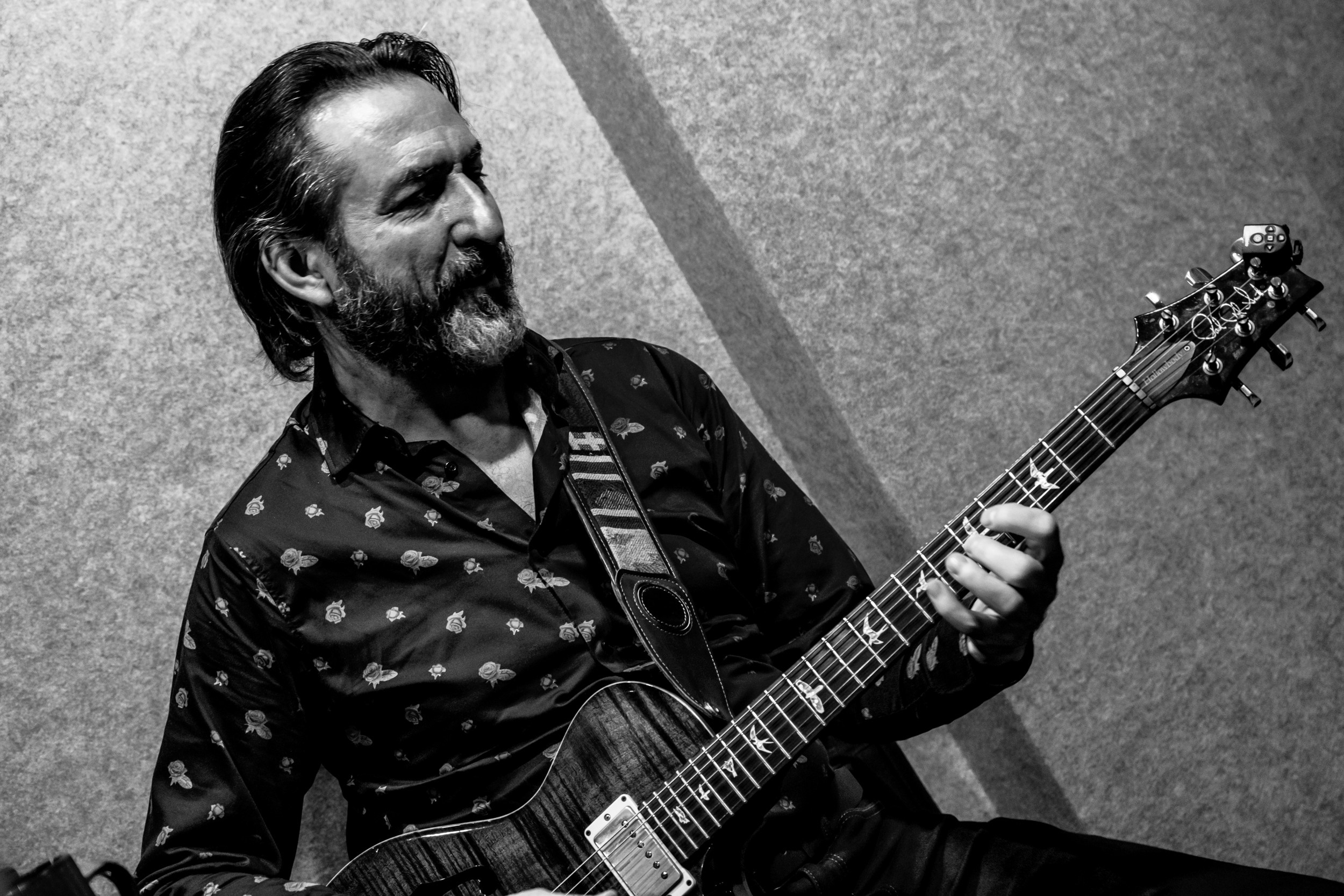 Ильдар Казаханов, Гасан Багиров и Роберт Пилякальнис в баре Лайка. Фотограф в Санкт-Петербурге и Москве Юлия Паршакова