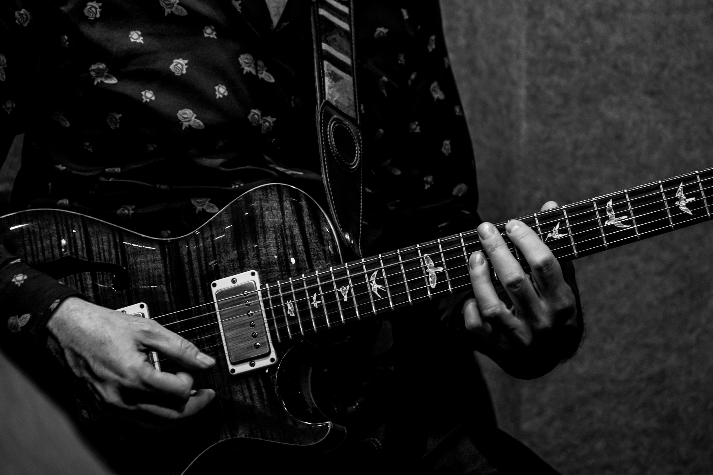 Ильдар Казаханов, Гасан Багиров и Роберт Пилякальнис в баре Лайка. Фотограф в Санкт-Петербурге и Москве Юлия Паршакова