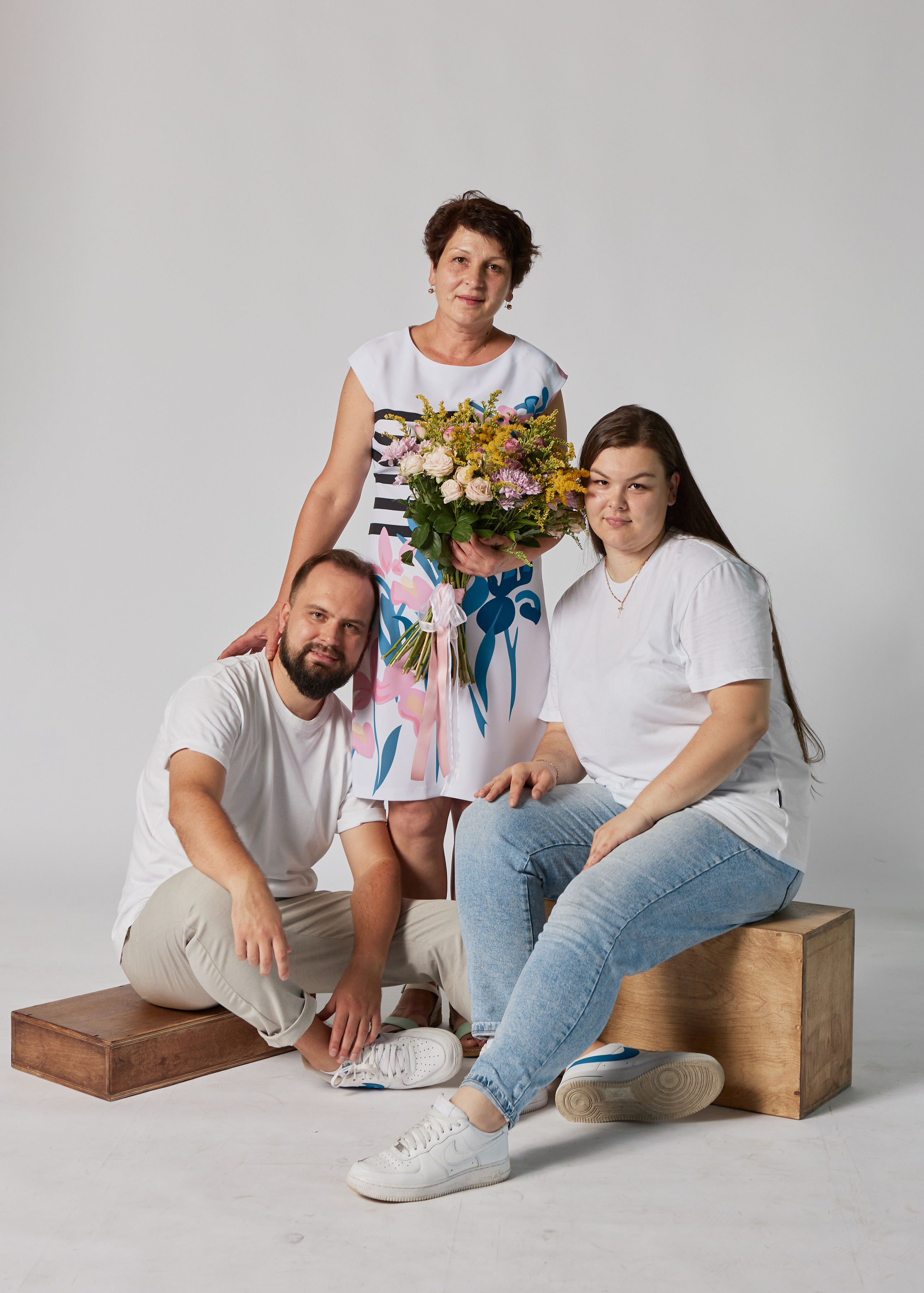 Семейный портрет в фотостудии