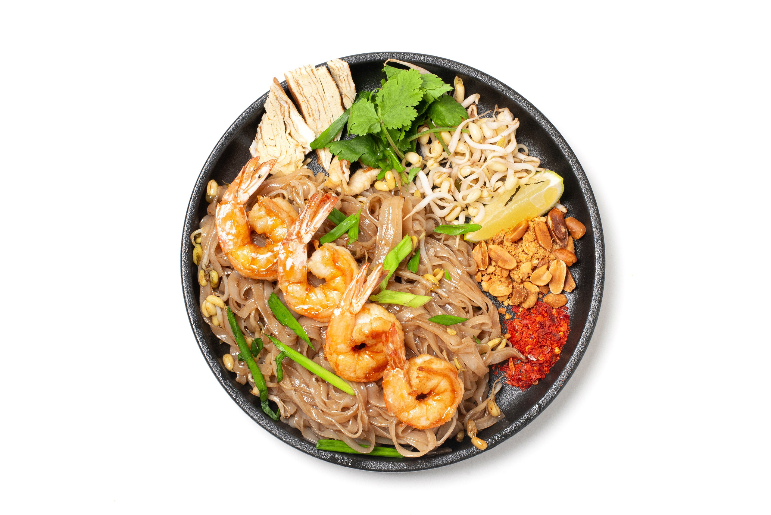 Паназиатское блюдо на белом фоне вид сверху