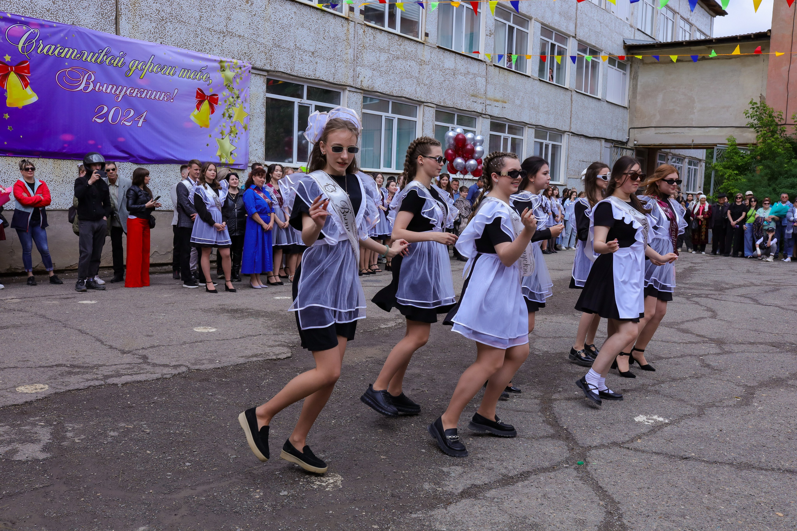 Выпускники. Фотограф в Жезказгане. Графический дизайнер