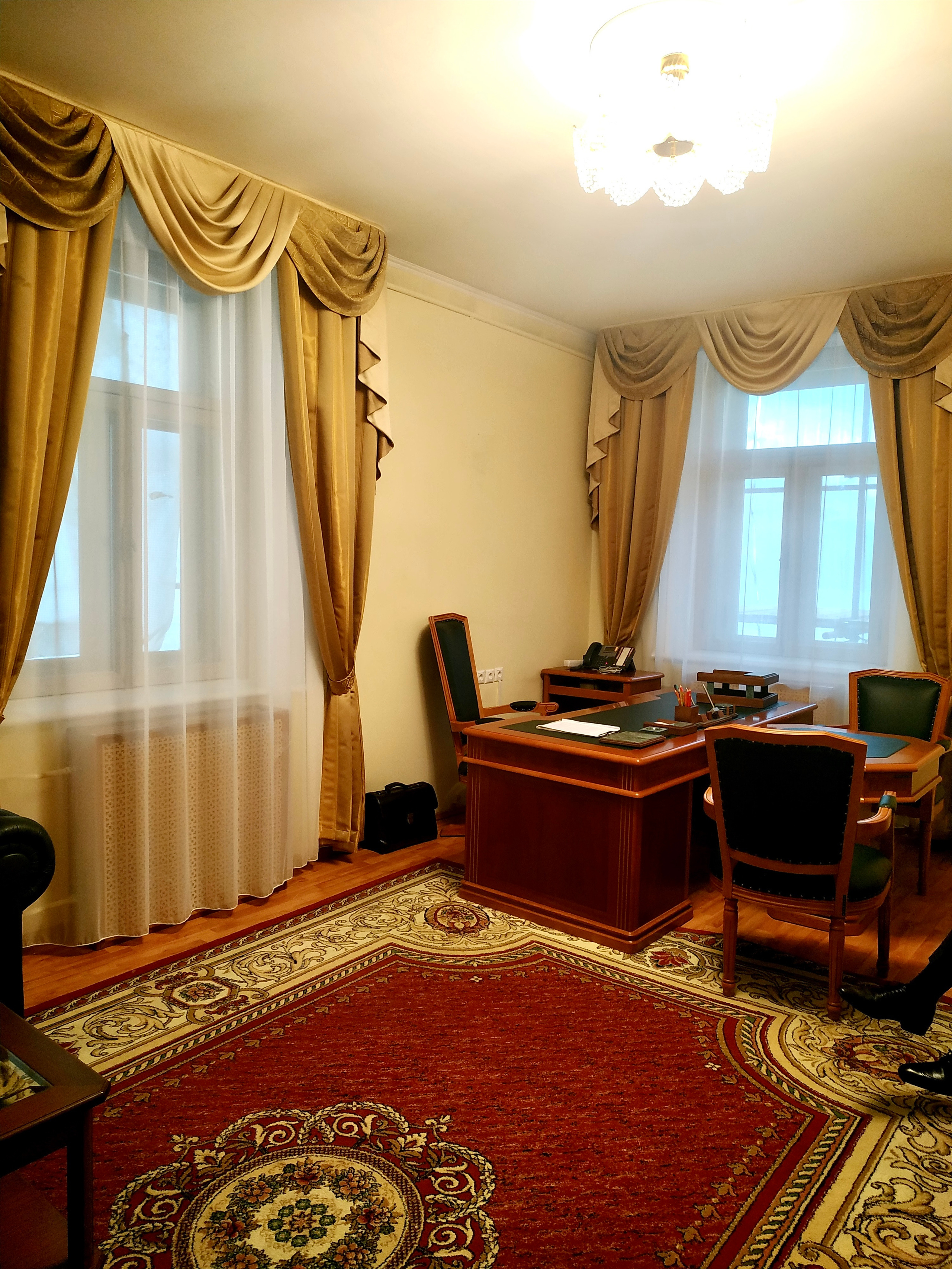 Шторы в кабинет. Салон по пошиву штор на заказ по индивидуальным размерам