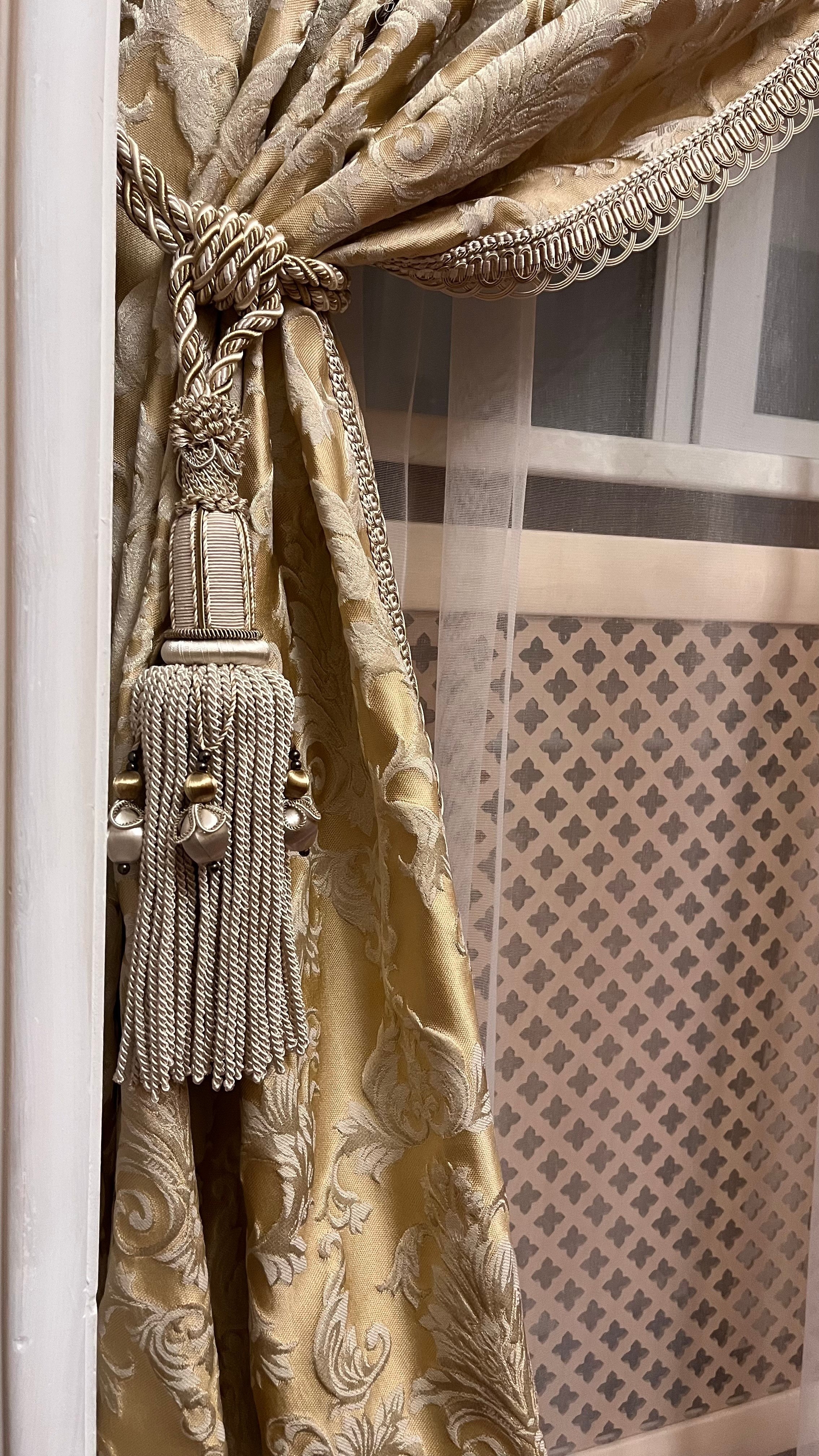 Шторы в гостиную. Салон по пошиву штор на заказ по индивидуальным размерам