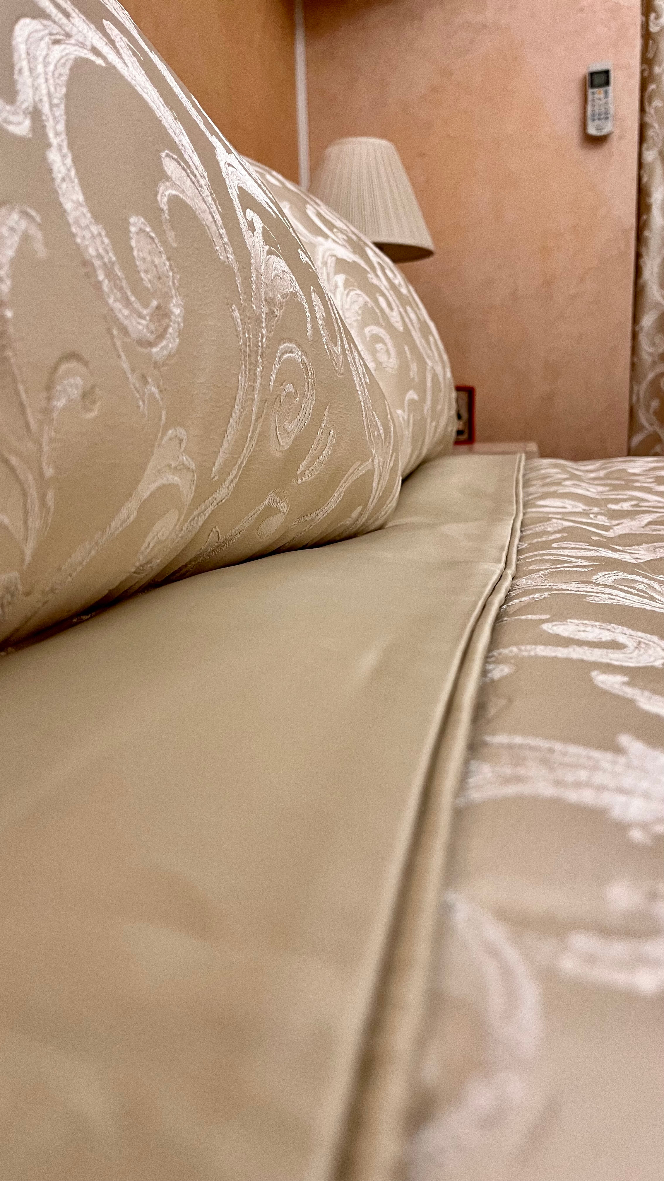 Шторы в спальню. Салон по пошиву штор на заказ по индивидуальным размерам