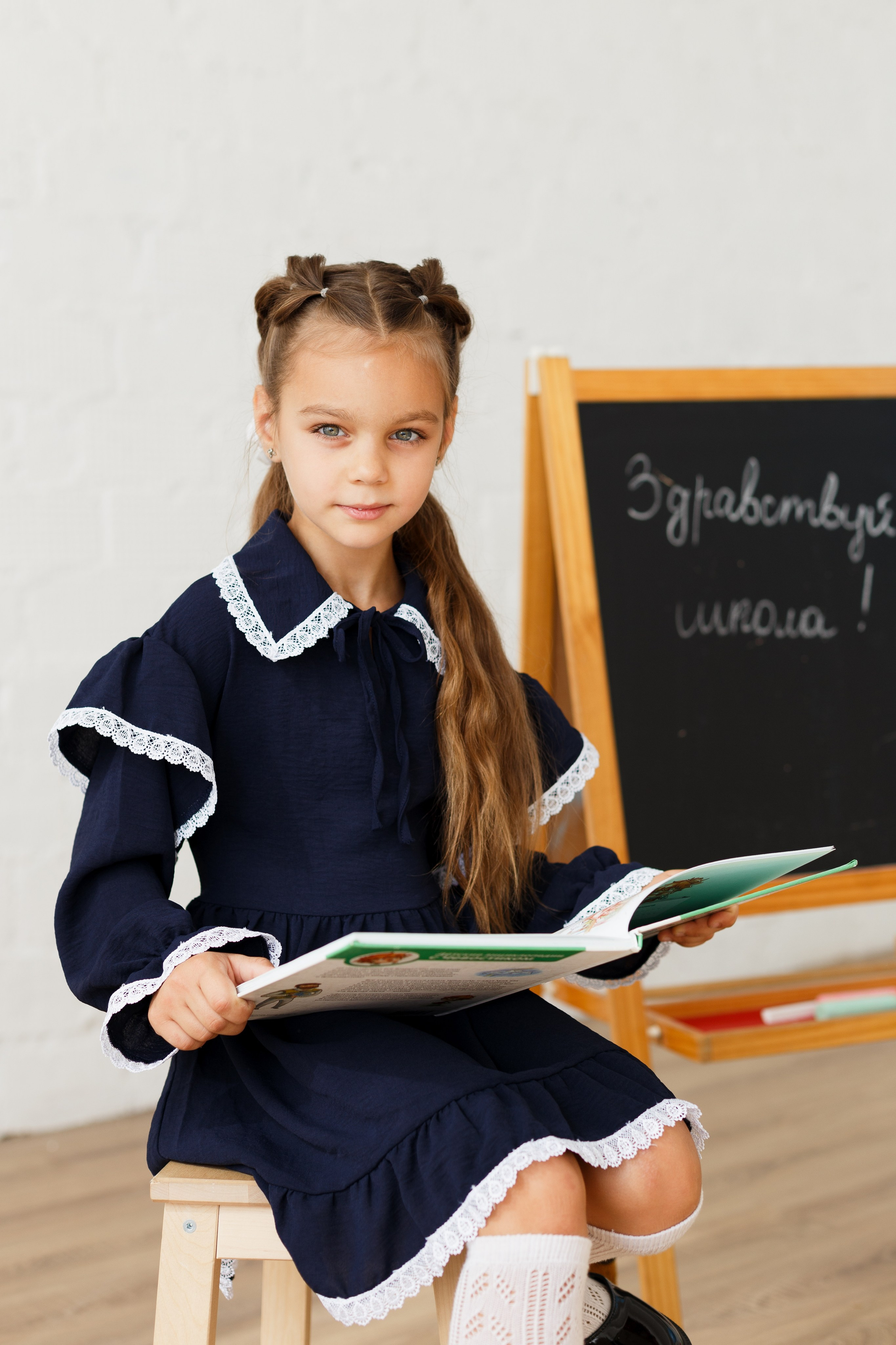 Школьная фотосессия к 1 сентября в студии