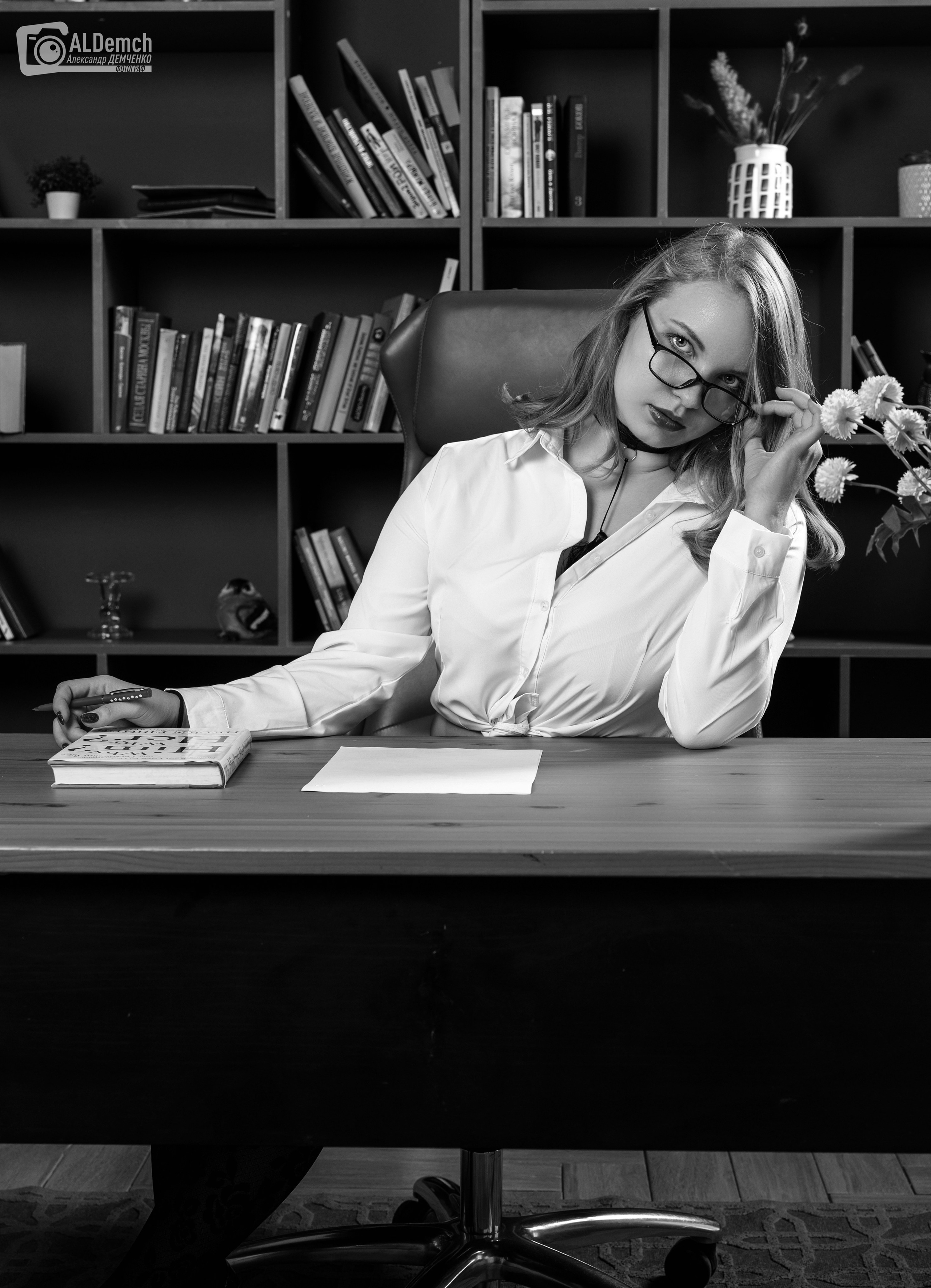 Фотосессия в офисном стиле в фотостудии Прайм в Москве