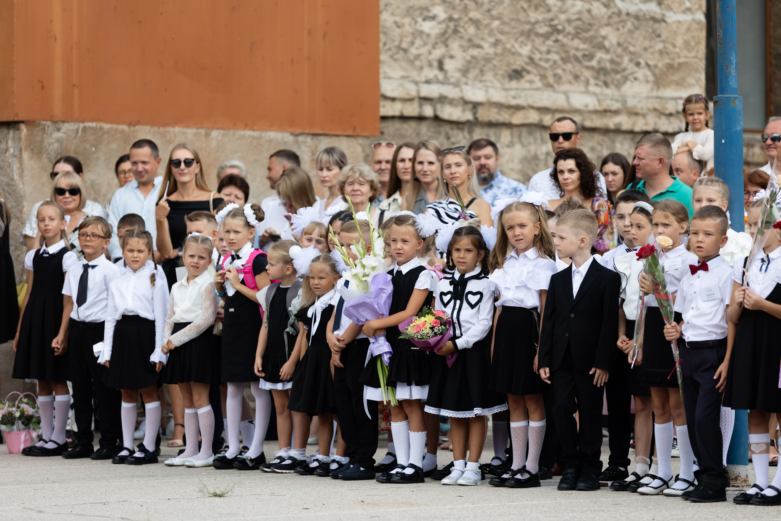 Первый раз — в первый класс. Фотосессия первоклассников 1 сентября. Свадебный фотограф, фотосъемка в Крыму, Севастополе, Симферополе, Ялте