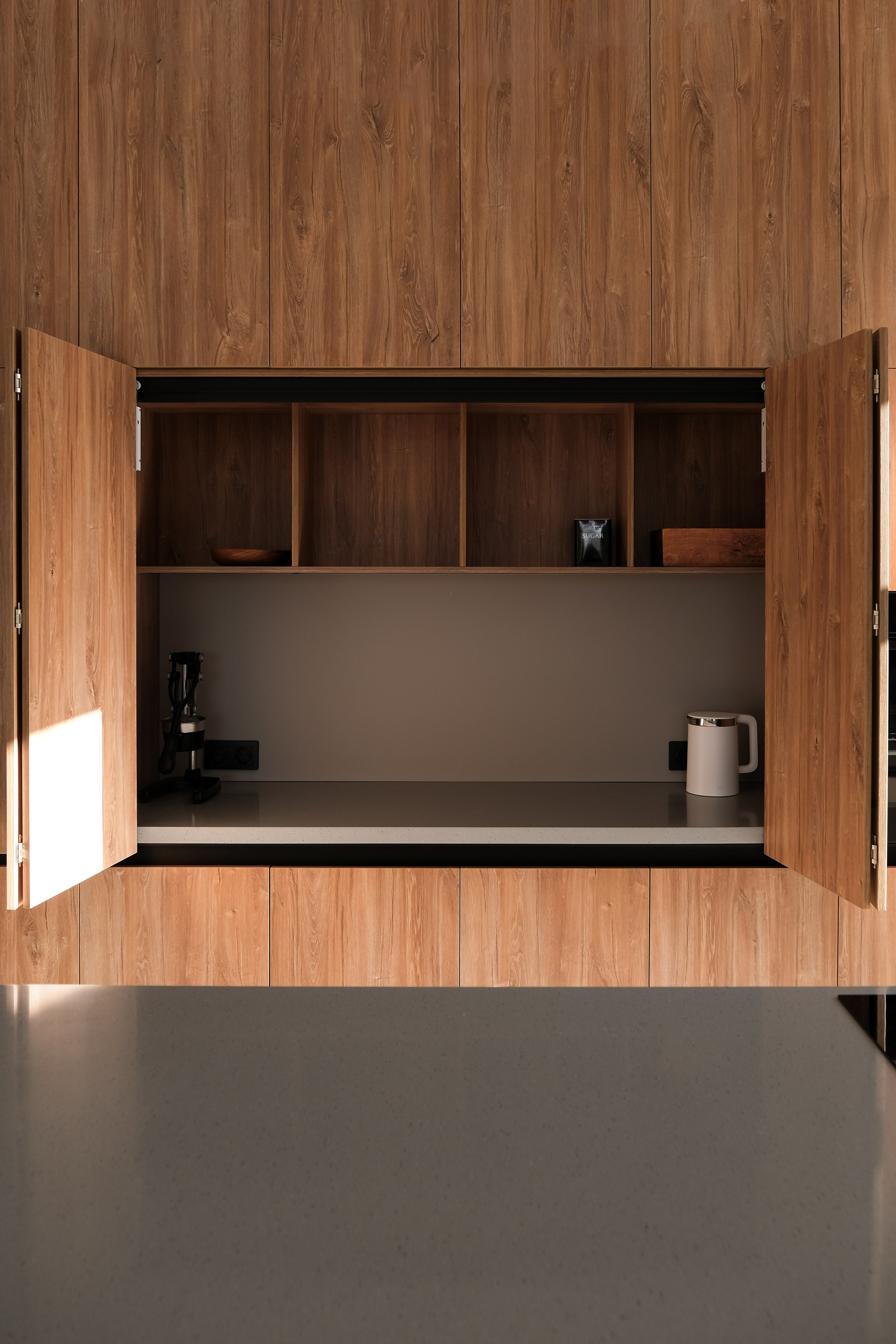 Кухня Томск по Дизайн проекту для Оксаны Токаревой Тактамышево ГУДРУМ. ГУДРУМ — Мебель на заказ в Томске | Кухни | Шкафы | Стулья и Столы