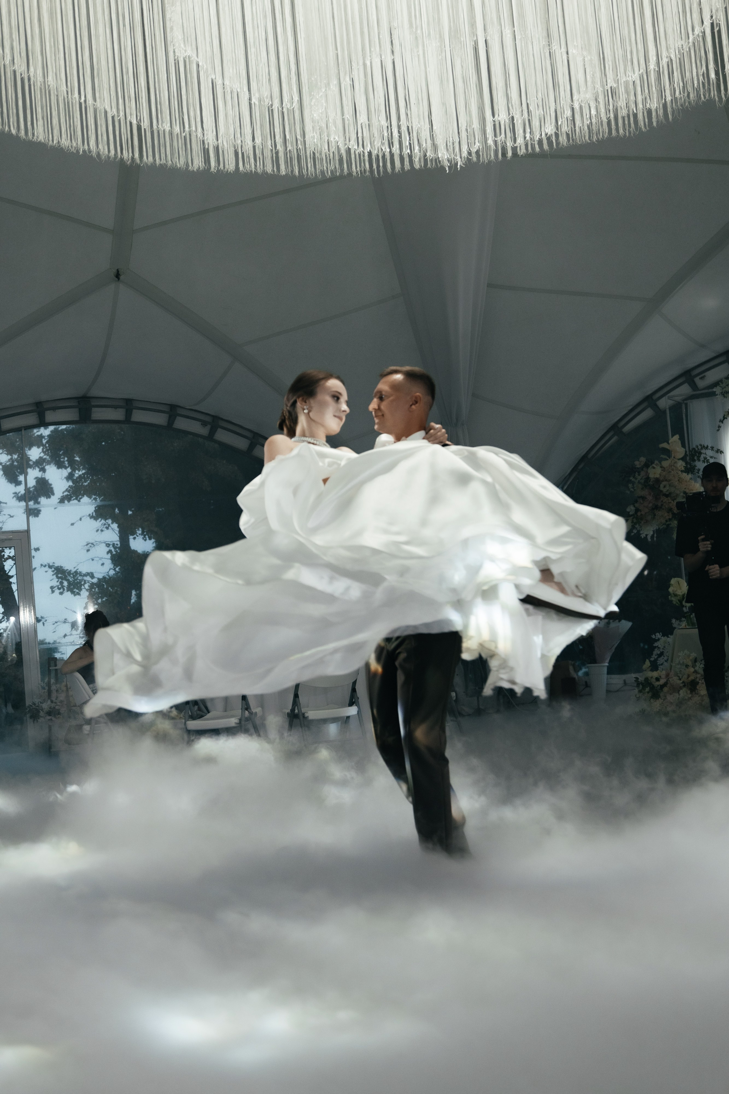 Я создаю профессиональные фотографии, которые сохраняют эмоции, детали и атмосферу вашего праздника. Свадебный фотограф во Владивостоке