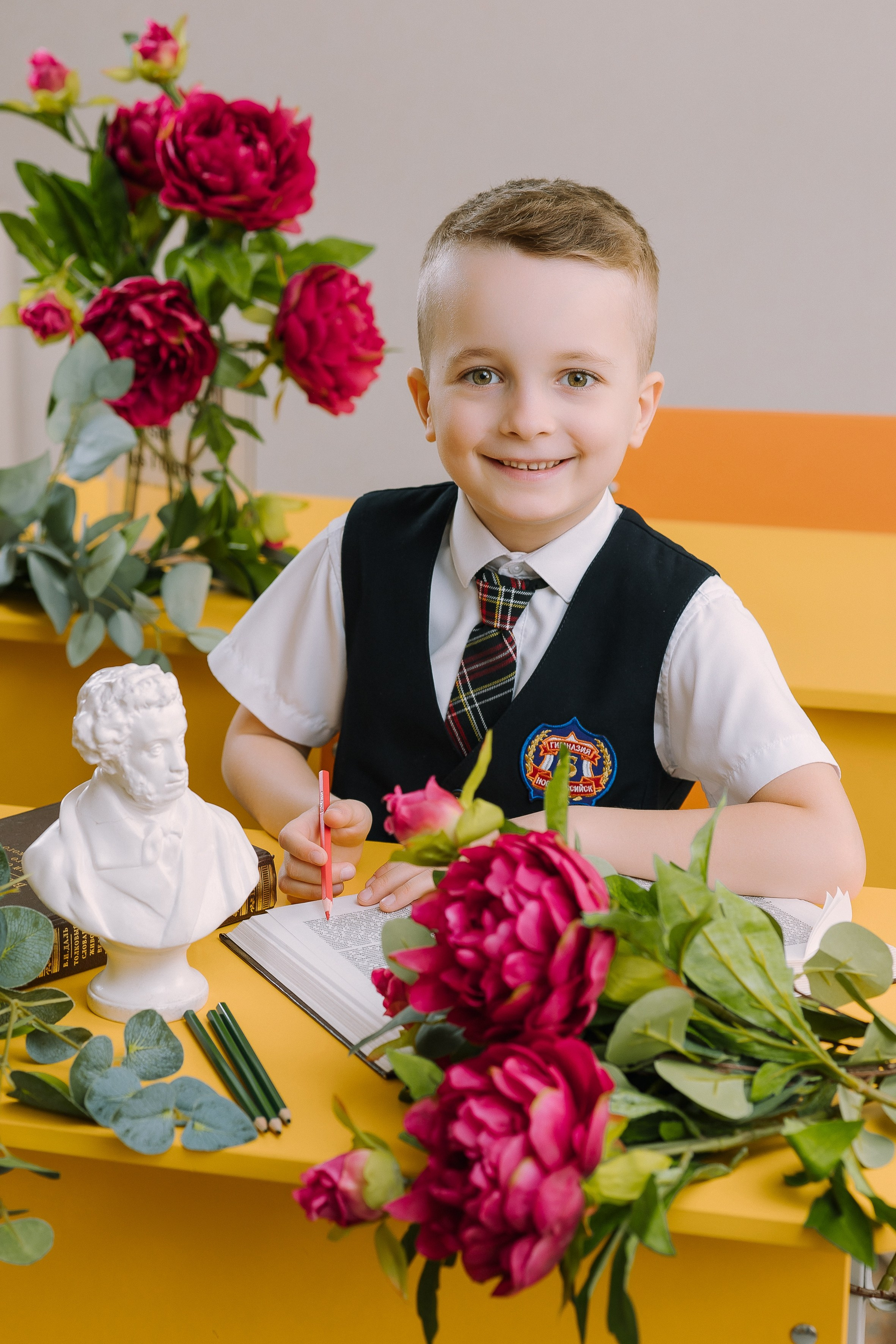 Портреты за партой в классе- Весна. Выпускные альбомы Натальи Бутко: Новороссийск, Анапа, Геленджик