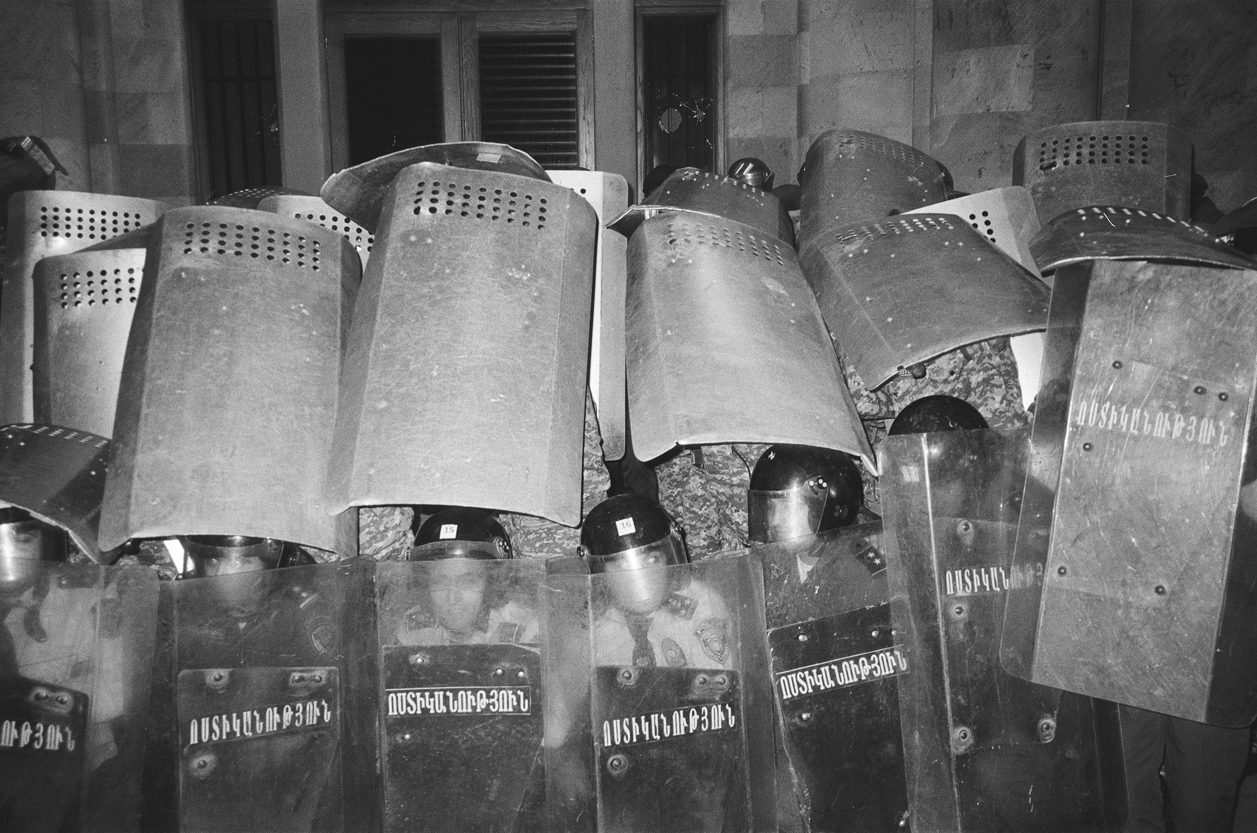 The police are defending themselves during clashes with protesters near the government building