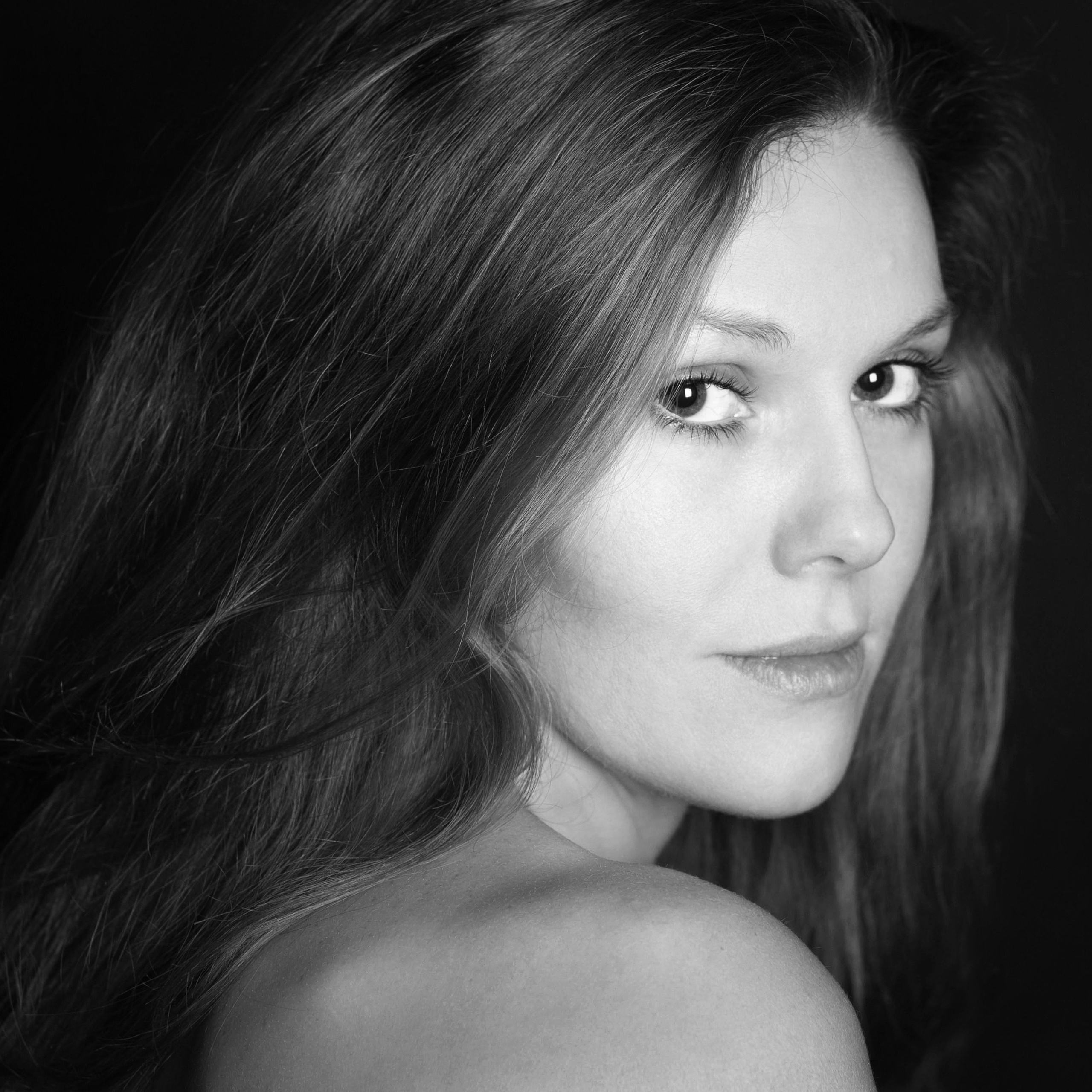 Черно-белый минималистичный портрет | Избранные работы в Санкт-Петербурге. Портретные фотосессии, контент-съемки, репортаж