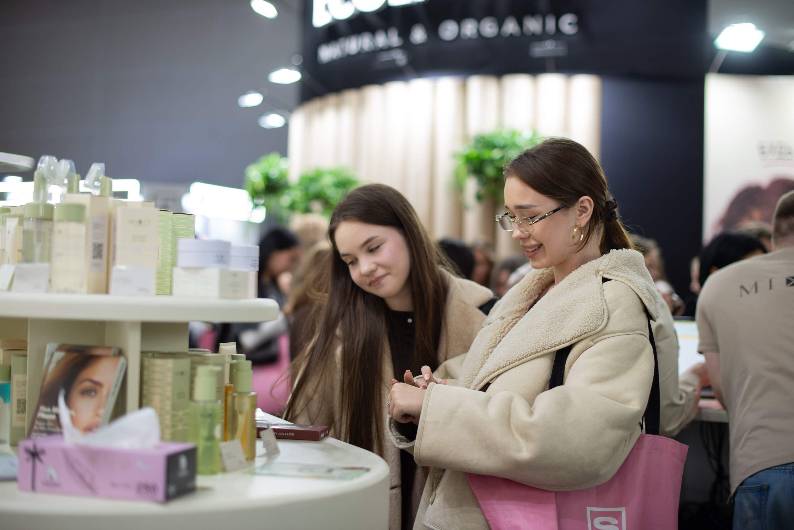 InterCHARM 2025 осень. Victoria Radjevna Репортажный Фотограф — Видеограф Москва • Санкт-Петербург