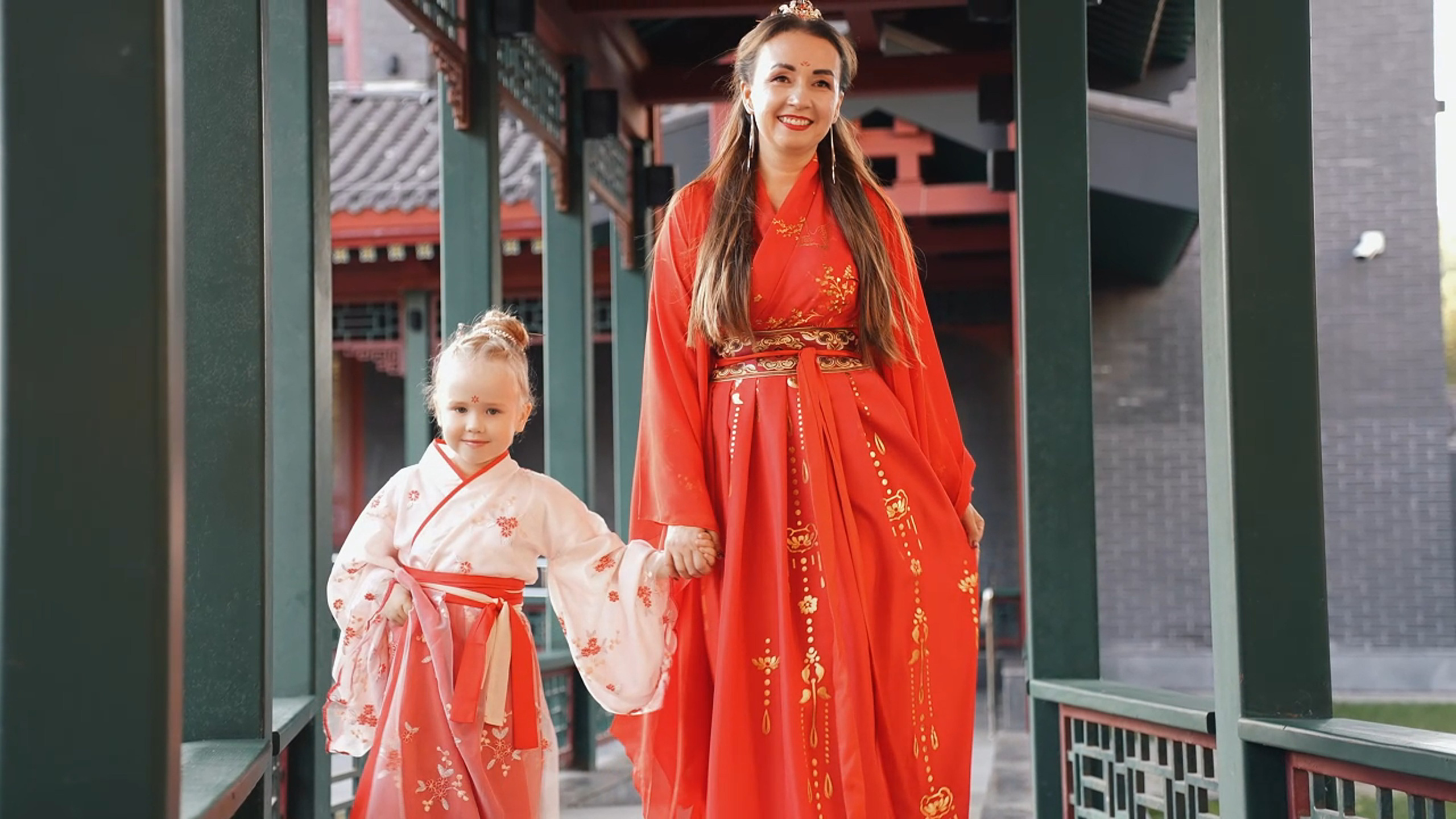 Наталья и Яна — Не просто съёмки, а целые миры 🎬. Видеограф / Фотограф  — Яна Спащанская