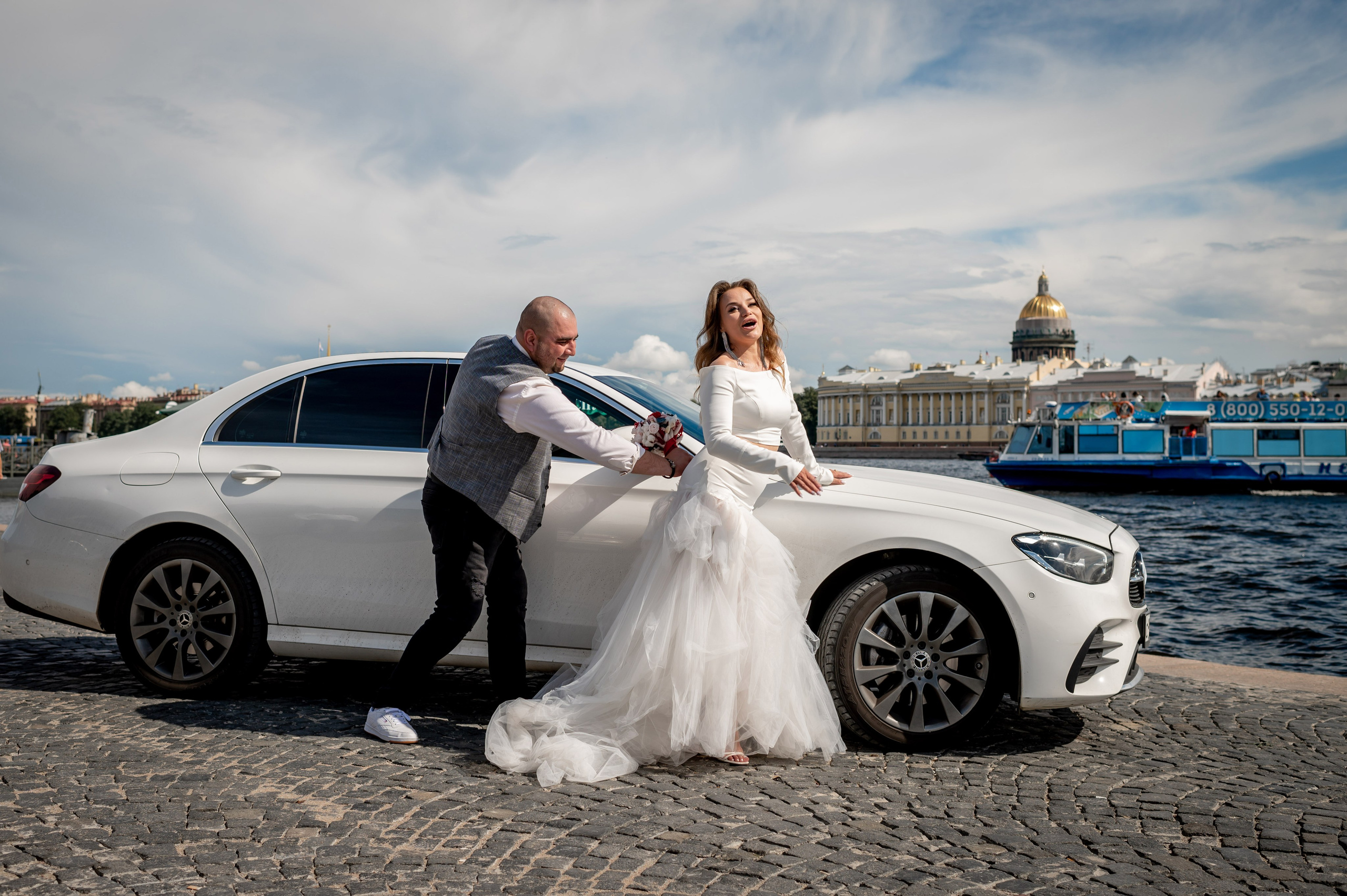 Экстравагантная свадебная фотосессия Светланы и Славы по нетрадиционным и оригинальным местам для свадебной прогулки в Санкт-Петербурге. Портретный, семейный и свадебный фотограф в Санкт-Петербурге и в Пушкине Ширяев Денис