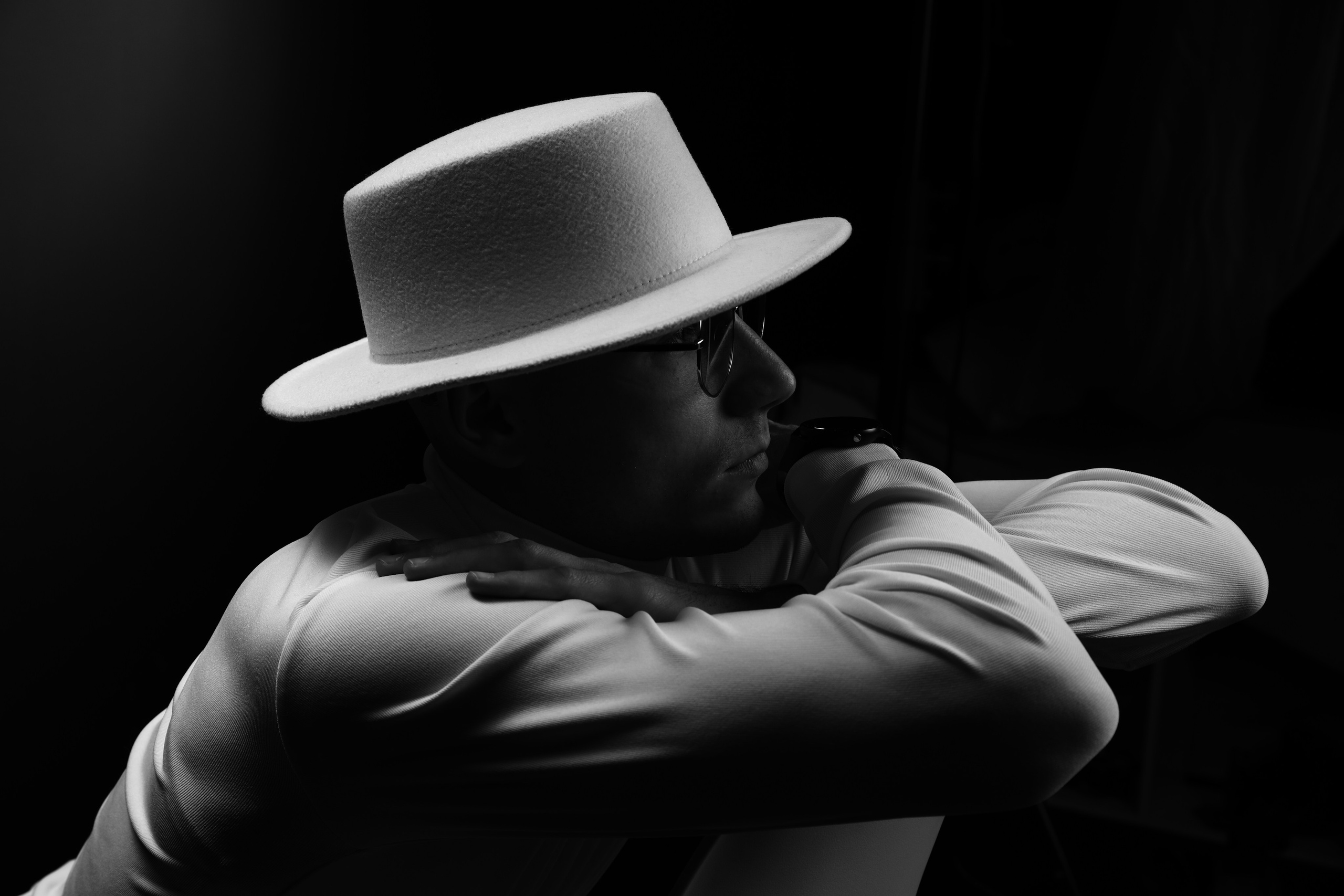 The White hat Alex. Профессиональный фотограф в Воронеже Владислав Крылов