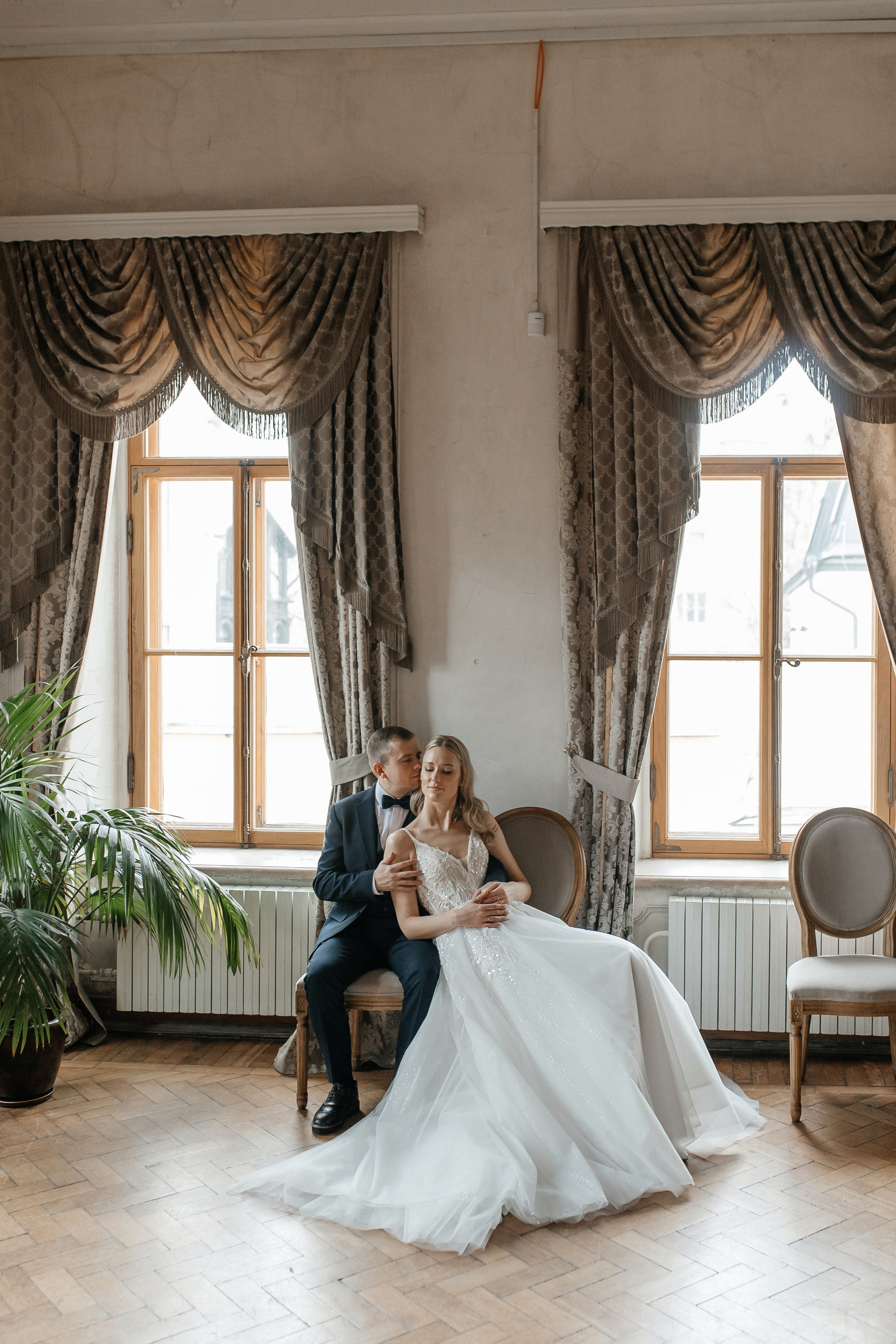 Свадебная фотосессия в библиотеке читальне Пушкина. Свадебный фотограф в Москве Дарья Олендарёва