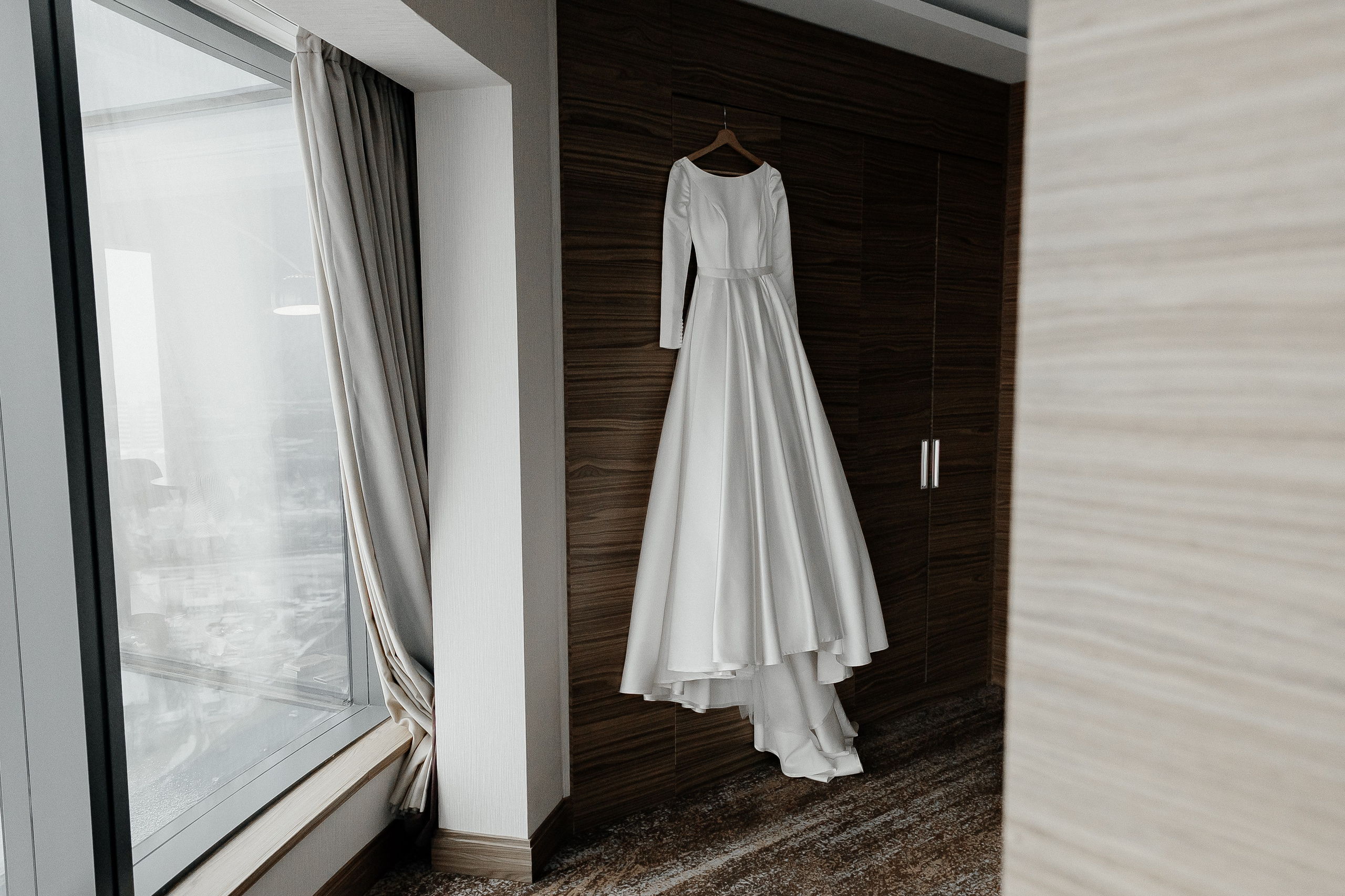 Свадебные сборы в Radisson Blu Olimpiyskiy. Свадебный фотограф Москва — Сергей и Татьяна