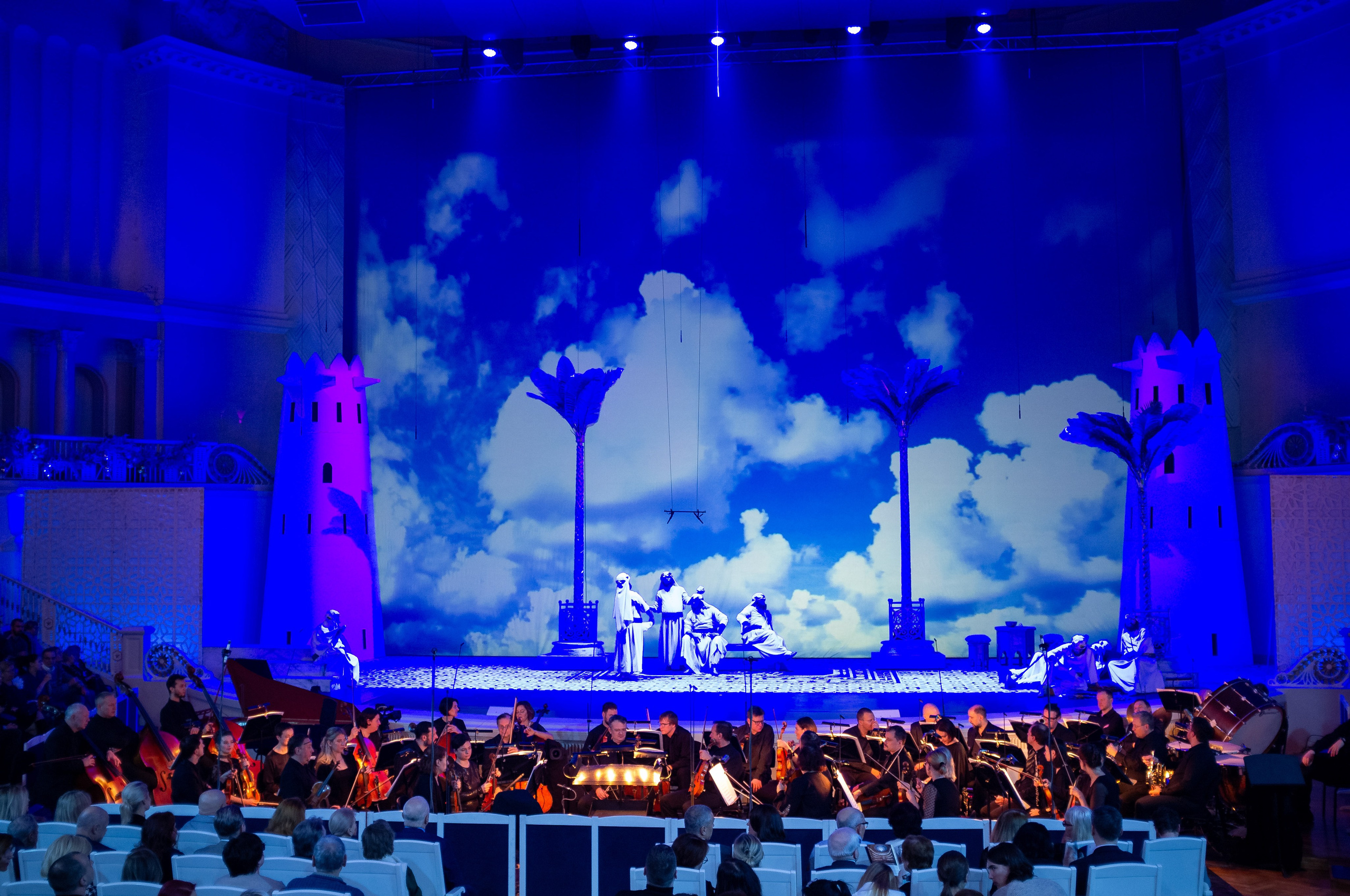 Новогодний вечер. Итальянка в Алжире. Искусство фотографии. Мария Осокина