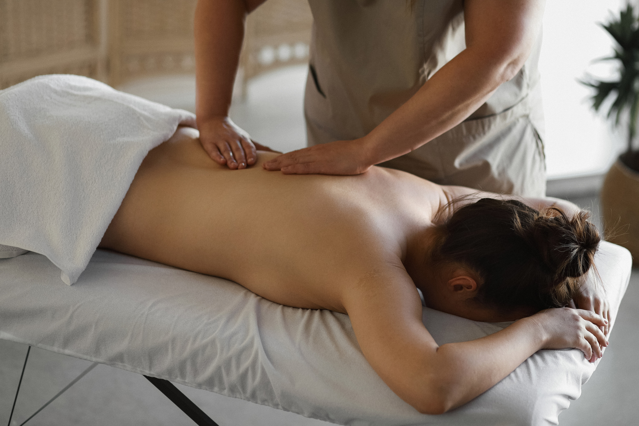 Студийная контент-съёмка для массажиста. Портретный и семейный фотограф в Москве Мария Рослякова