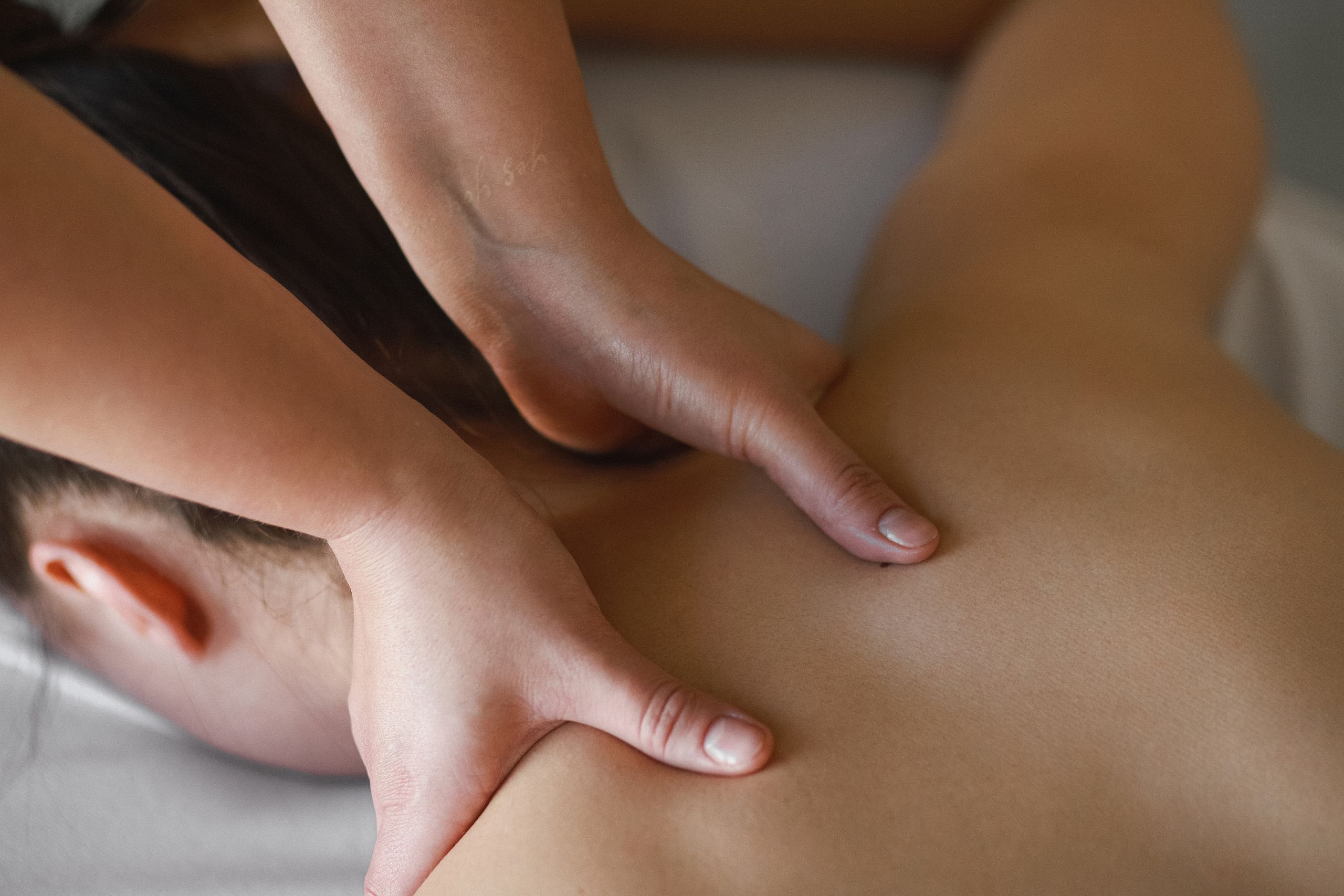 Студийная контент-съёмка для массажиста. Портретный и семейный фотограф в Москве Мария Рослякова