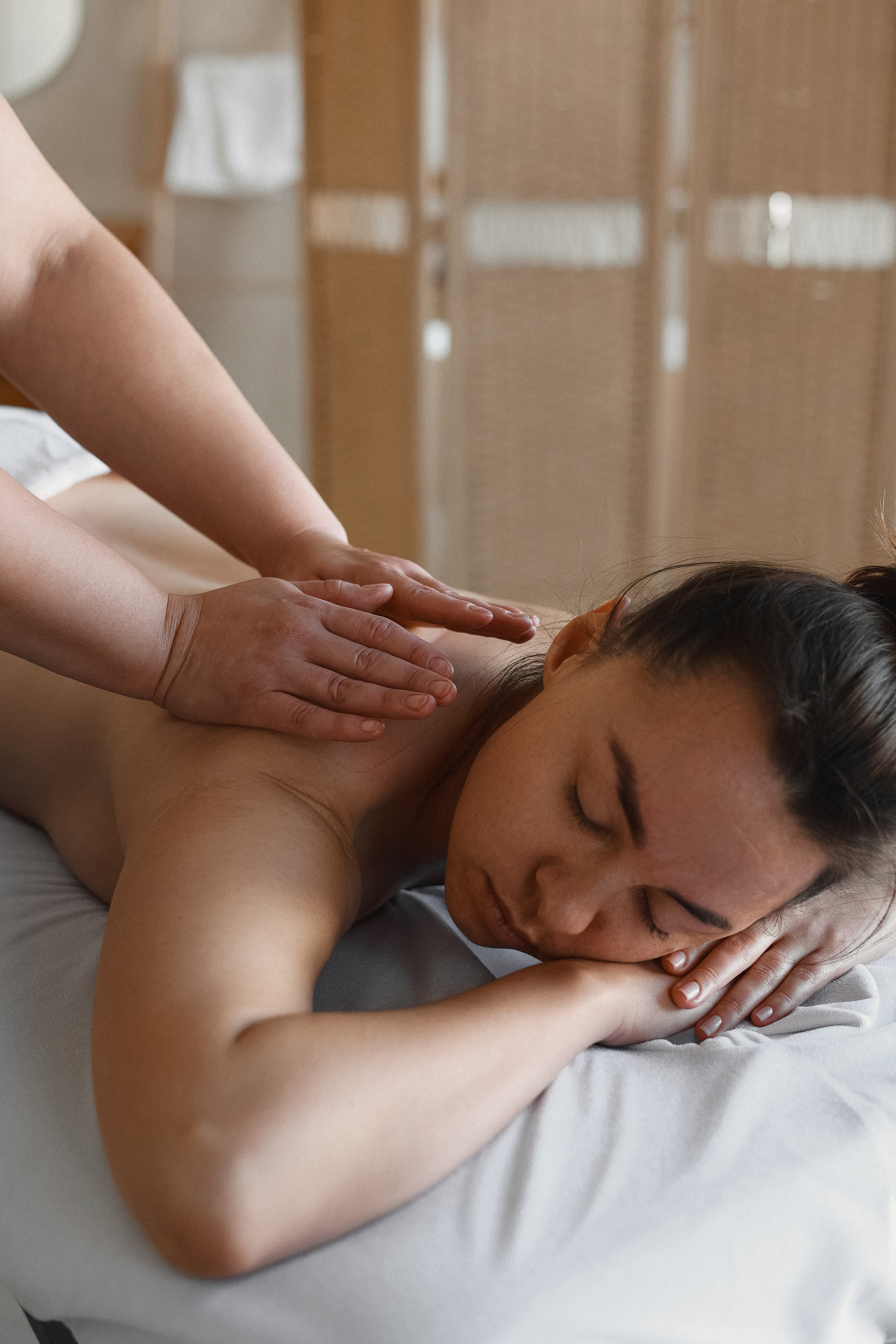 Студийная контент-съёмка для массажиста. Портретный и семейный фотограф в Москве Мария Рослякова