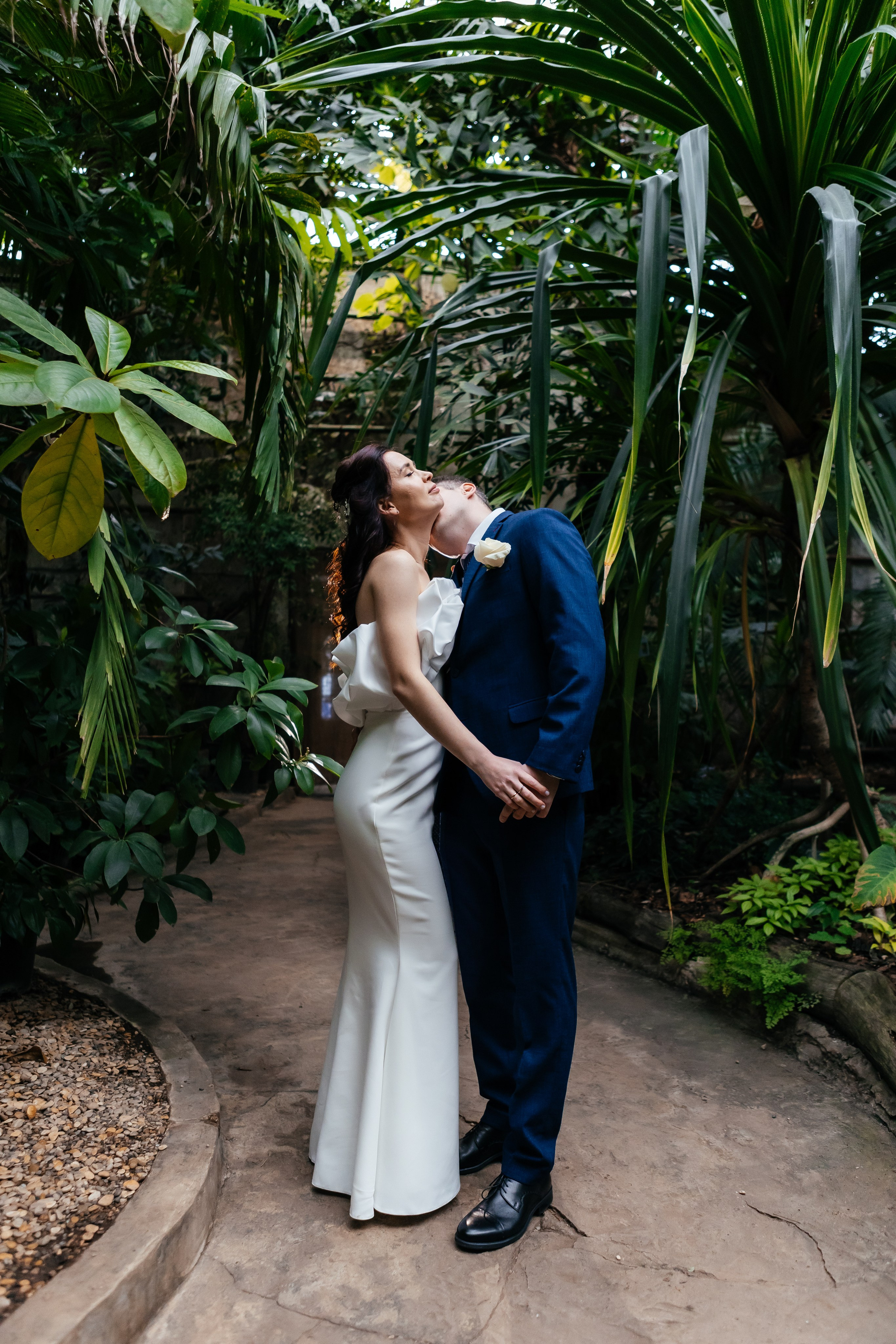 Свадебная фотосессия в Оранжерее ВДНХ. Свадебный фотограф в Москве