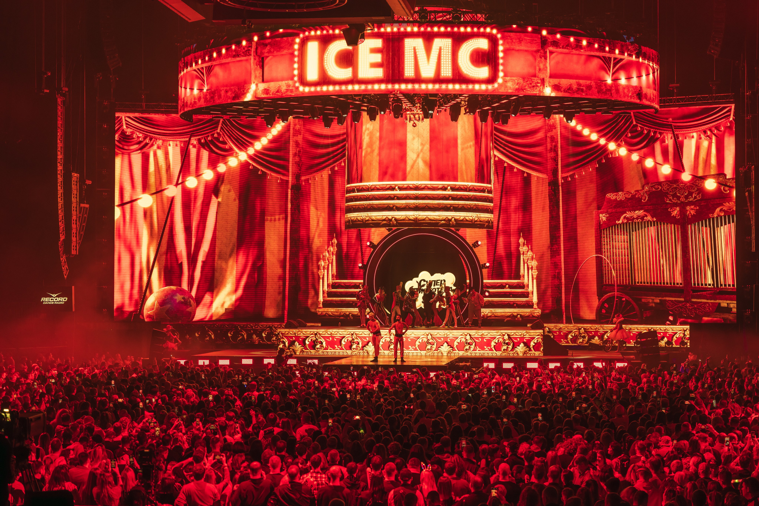 Superdiskoteka 90. Svyatoslav Bunkov | photographer