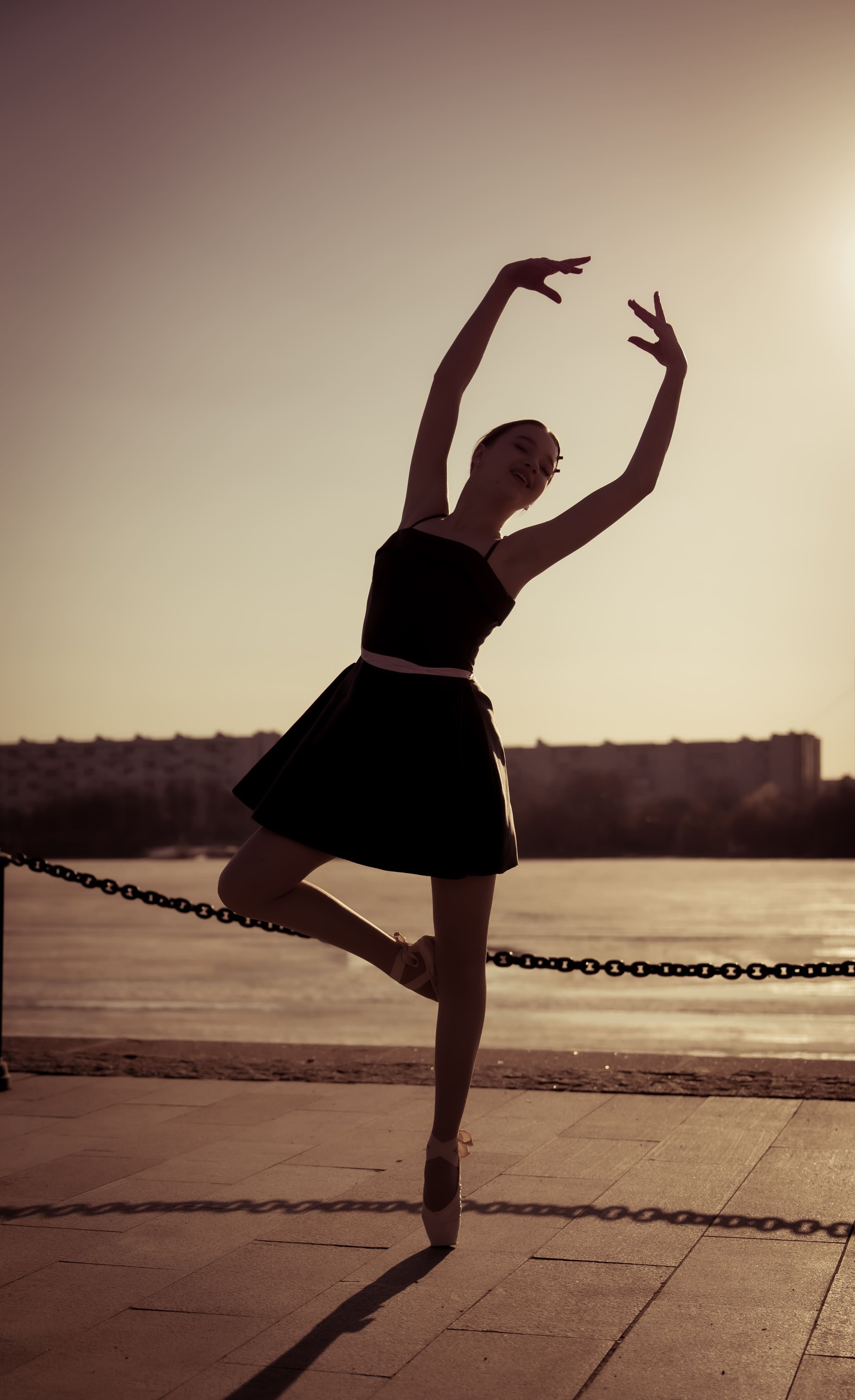 танцевальная поза силуэт закат фотосессия