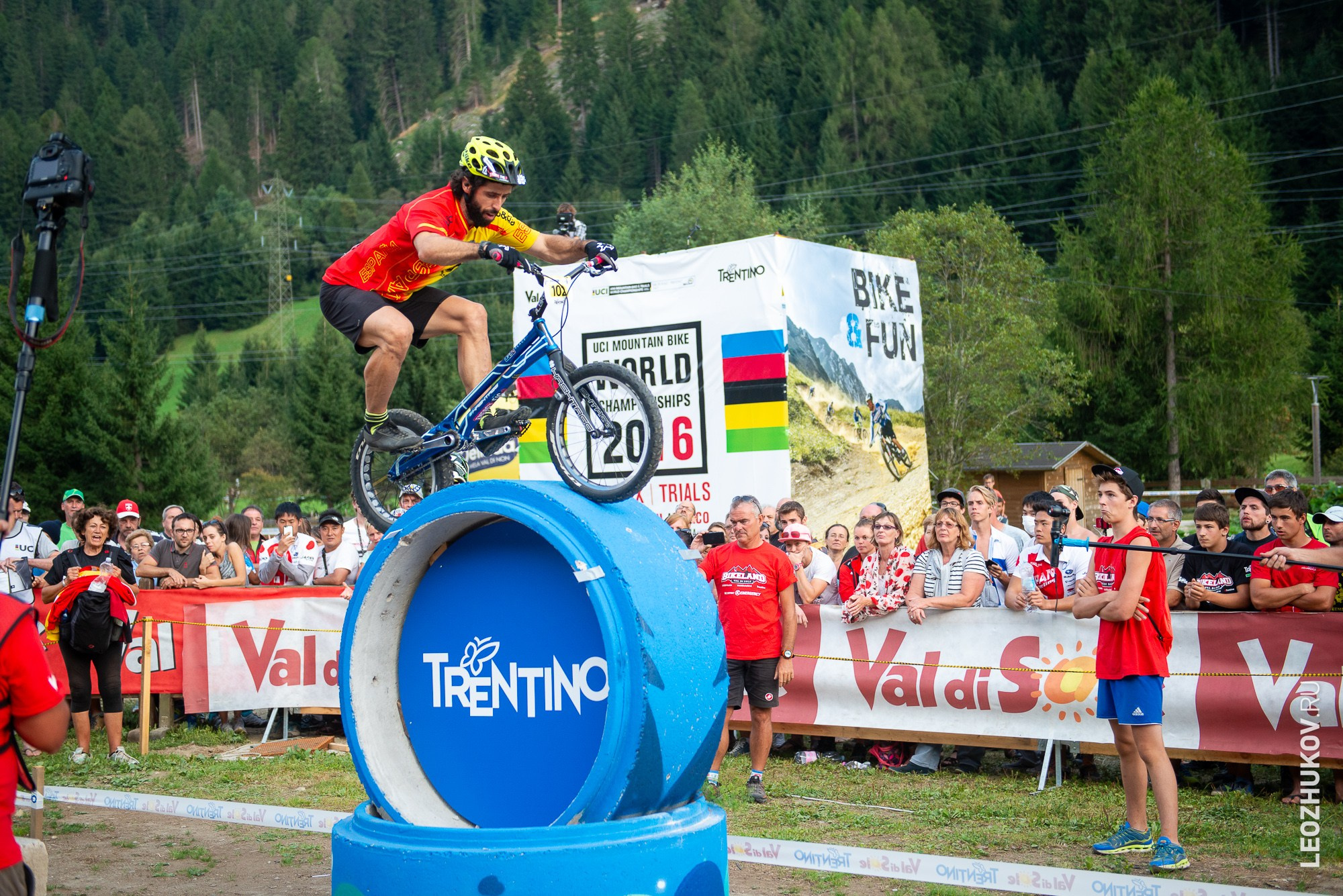 UCI Trials World Championships 2016 — finals. Sports photographer Leonid Zhukov